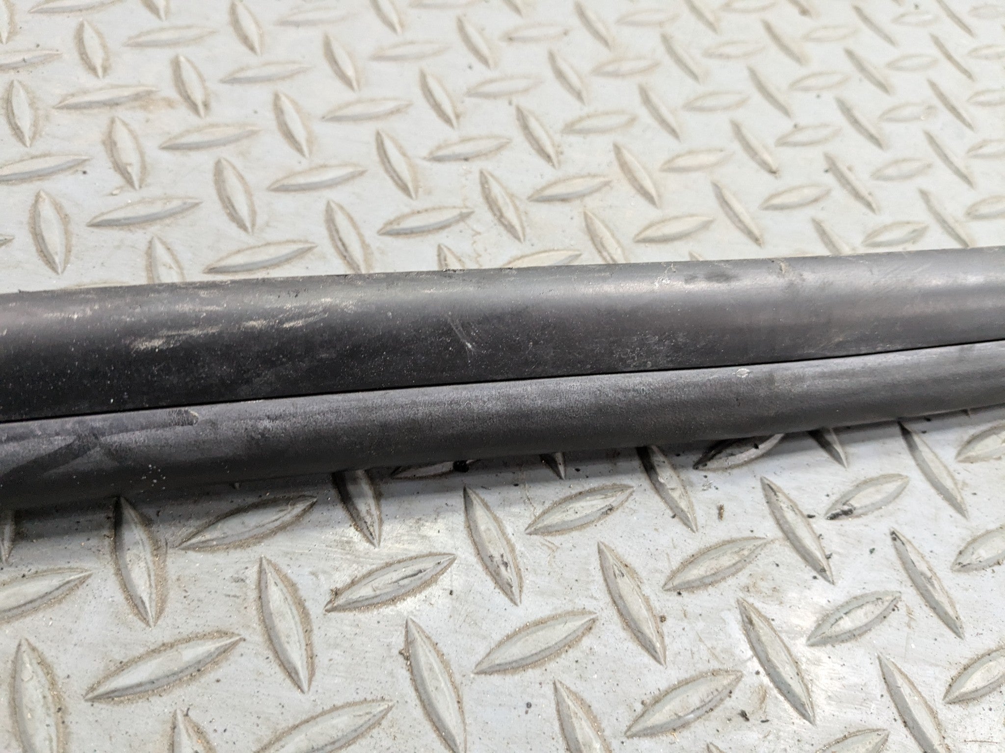 07 - 09 CHEVROLET TAHOE OEM TRUNK TAILGATE SEAL REAR WEATHER STRIPPING RUBBER