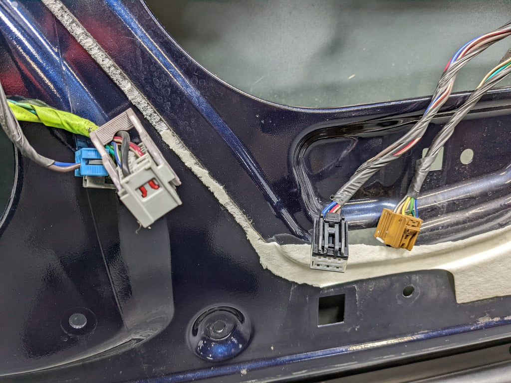 07 - 09 CHEVROLET TAHOE OEM DOOR SHELL PANEL FRONT RIGHT BERMUDA BLUE METALLIC