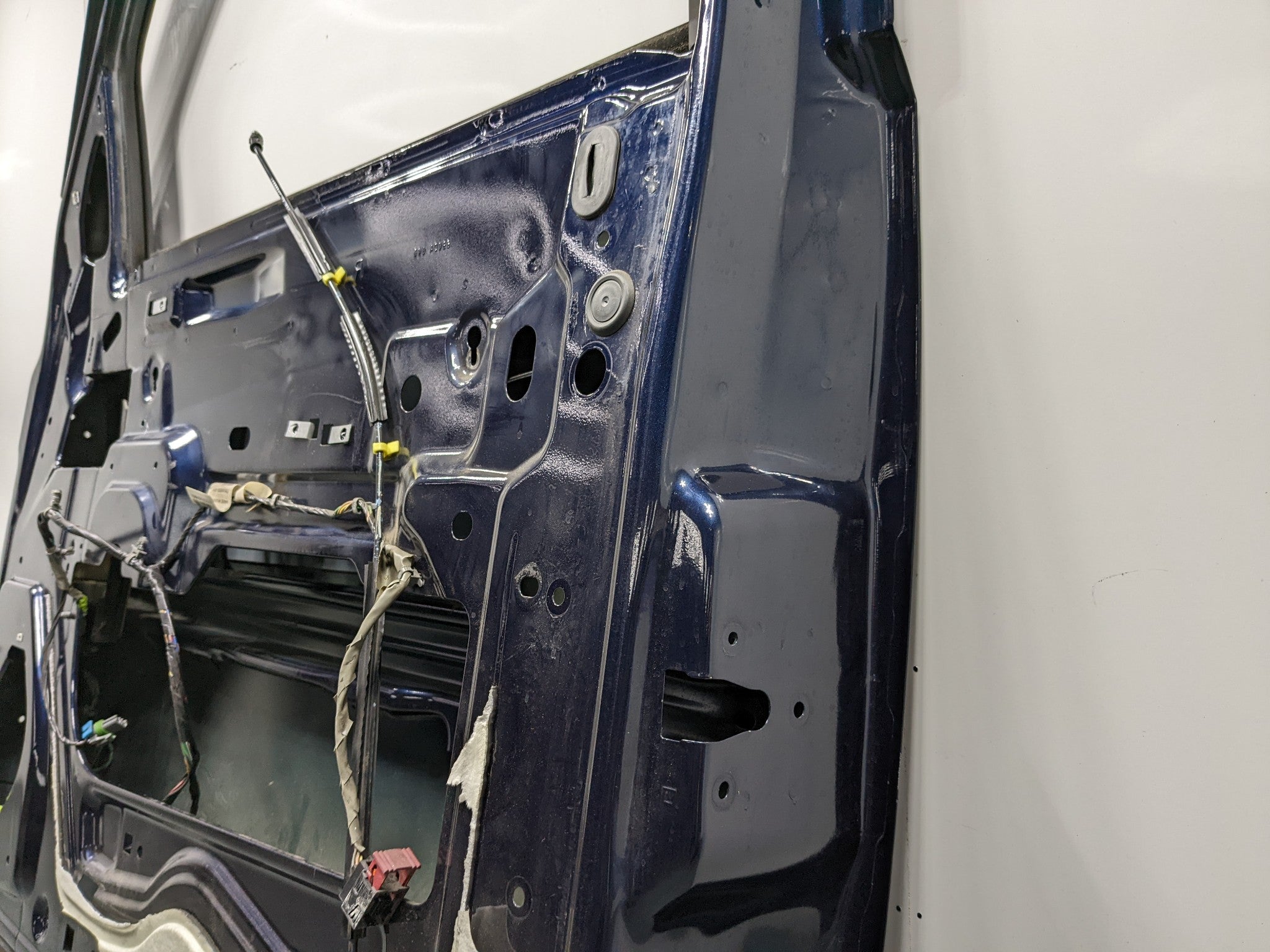 07 - 09 CHEVROLET TAHOE OEM DOOR SHELL PANEL FRONT RIGHT BERMUDA BLUE METALLIC