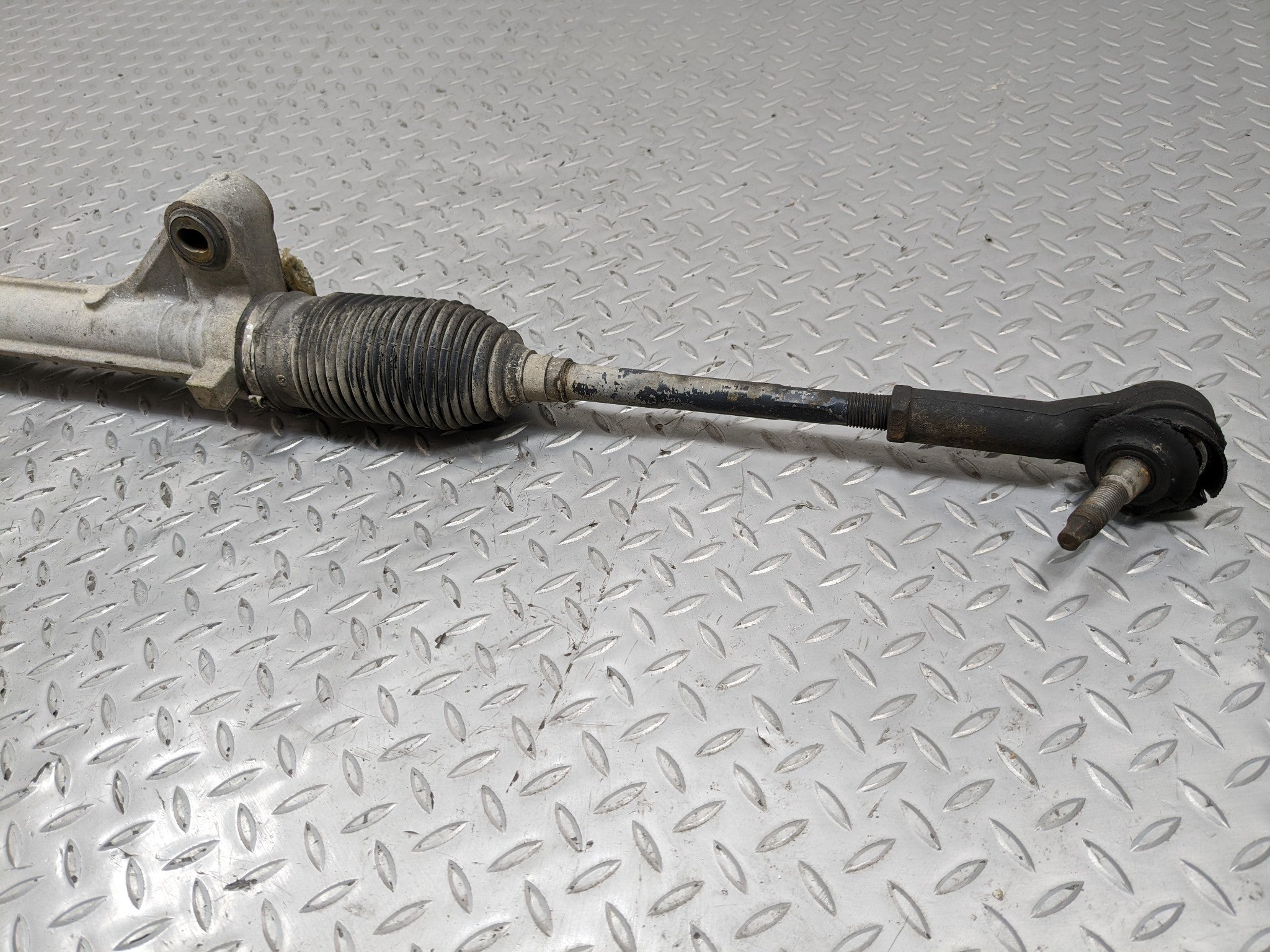 2008 - 2012 FORD ESCAPE OEM 2.3L POWER STEERING GEAR RACK AND PINION ASSEMBLY
