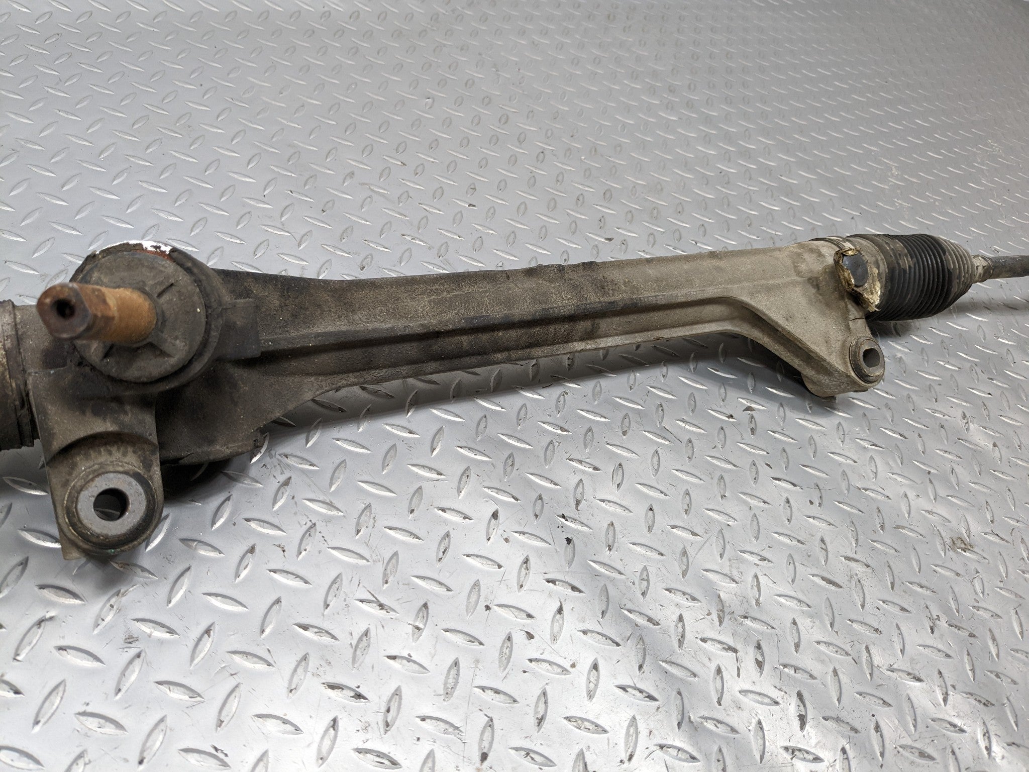 2008 - 2012 FORD ESCAPE OEM 2.3L POWER STEERING GEAR RACK AND PINION ASSEMBLY