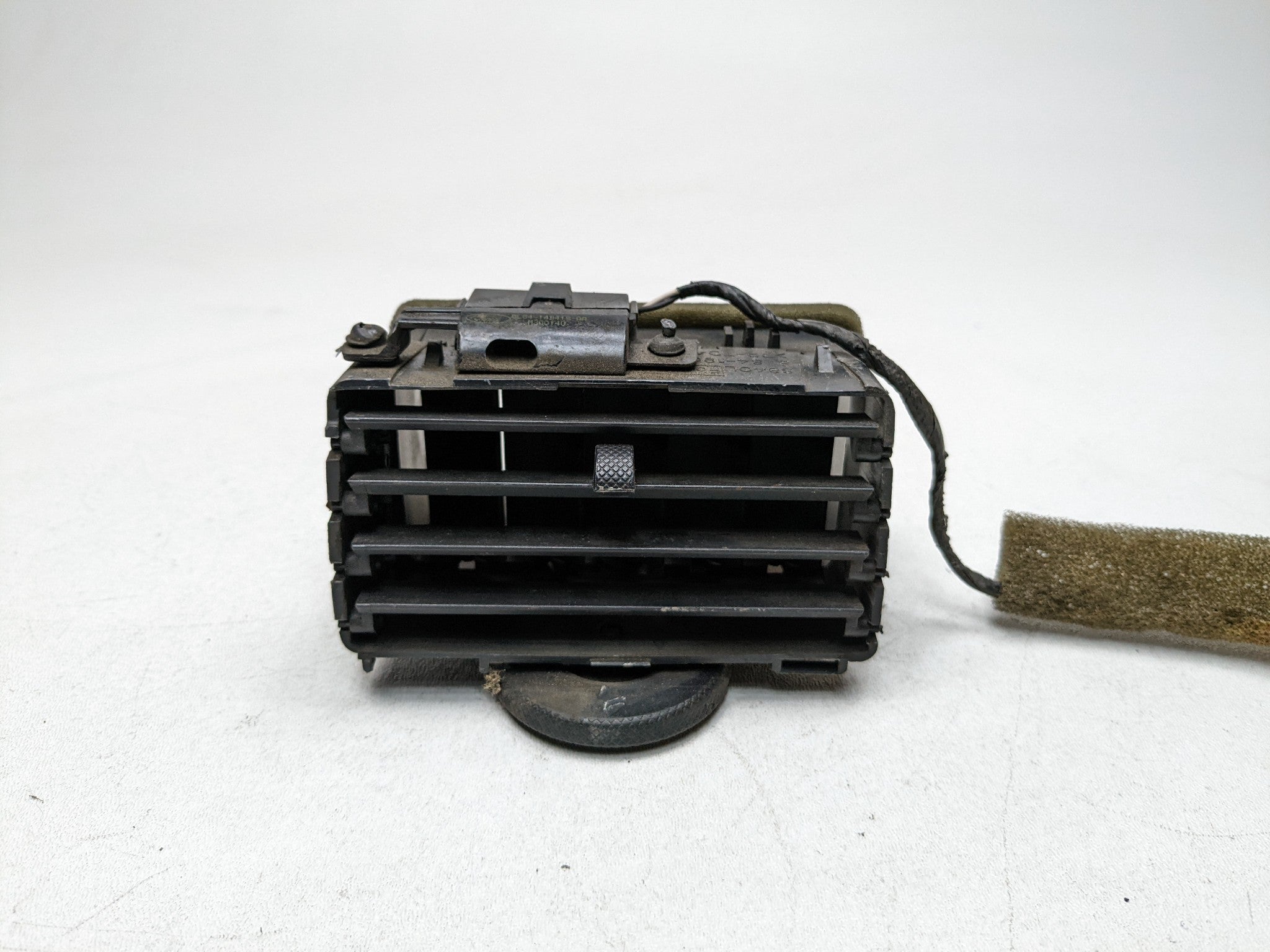 2008 - 2012 FORD ESCAPE OEM AIR CONDITIONING HEATER VENT DASHBOARD CENTER