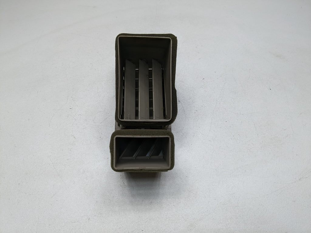 08 - 12 FORD ESCAPE OEM DASH AIR CONDITIONING HEATER VENT GRILL PASSENGER SIDE