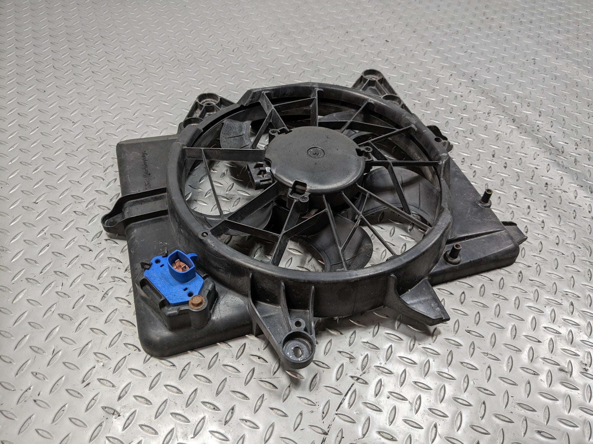 2008 - 2012 FORD ESCAPE OEM ELECTRIC COOLING MOTOR FAN WITH SHROUD RIGHT SIDE
