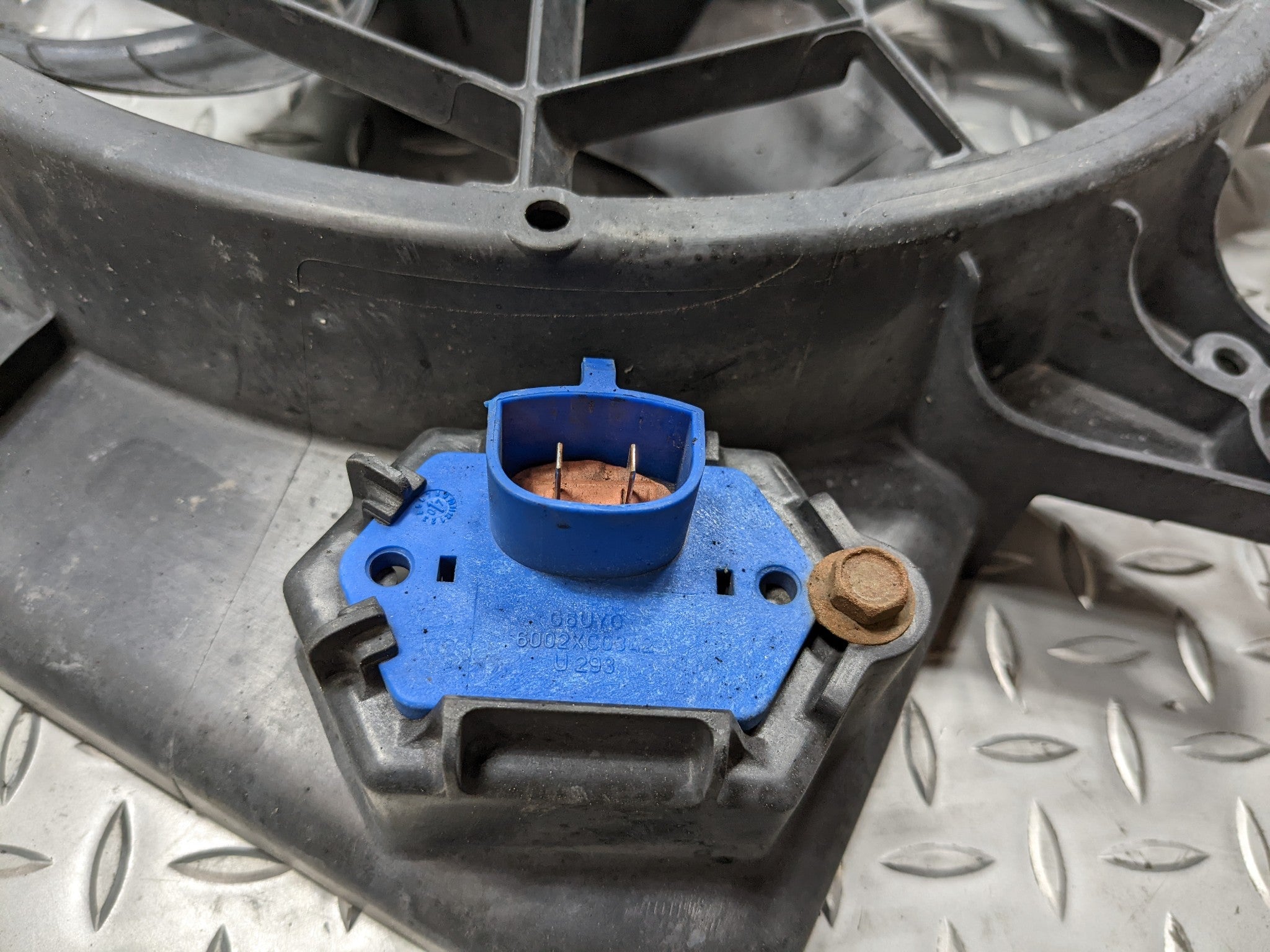 2008 - 2012 FORD ESCAPE OEM ELECTRIC COOLING MOTOR FAN WITH SHROUD RIGHT SIDE