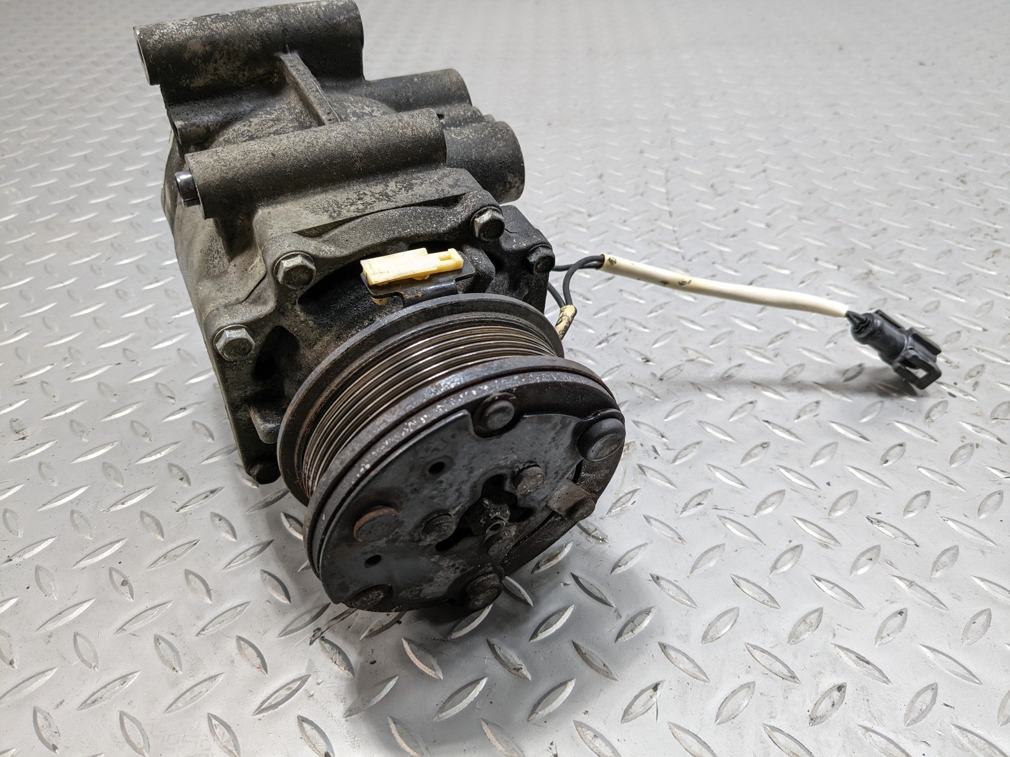 2008 - 2012 FORD ESCAPE OEM AC AIR CONDITIONING COMPRESSOR PUMP 8TH DIGIT 2.3 L
