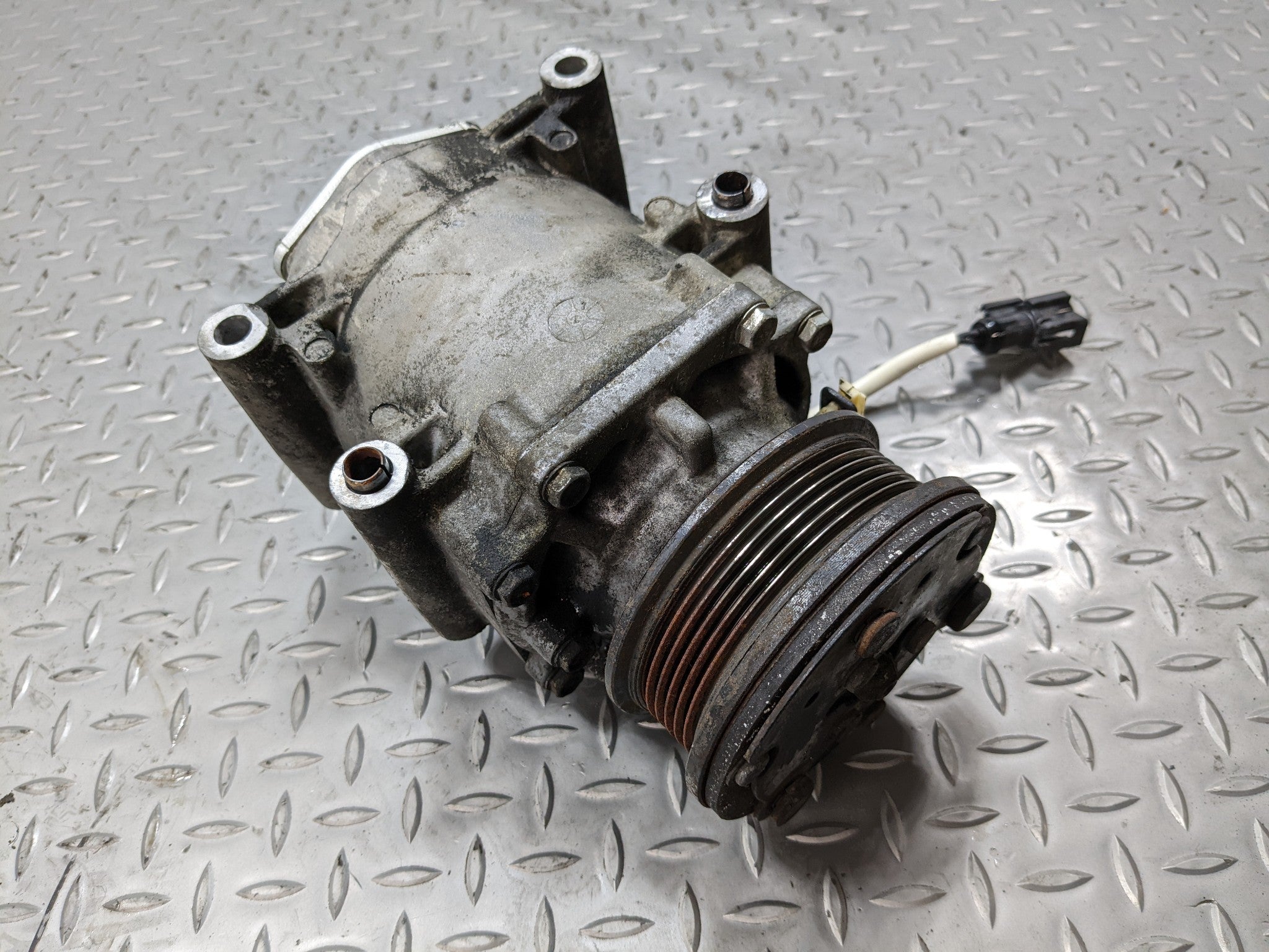 2008 - 2012 FORD ESCAPE OEM AC AIR CONDITIONING COMPRESSOR PUMP 8TH DIGIT 2.3 L