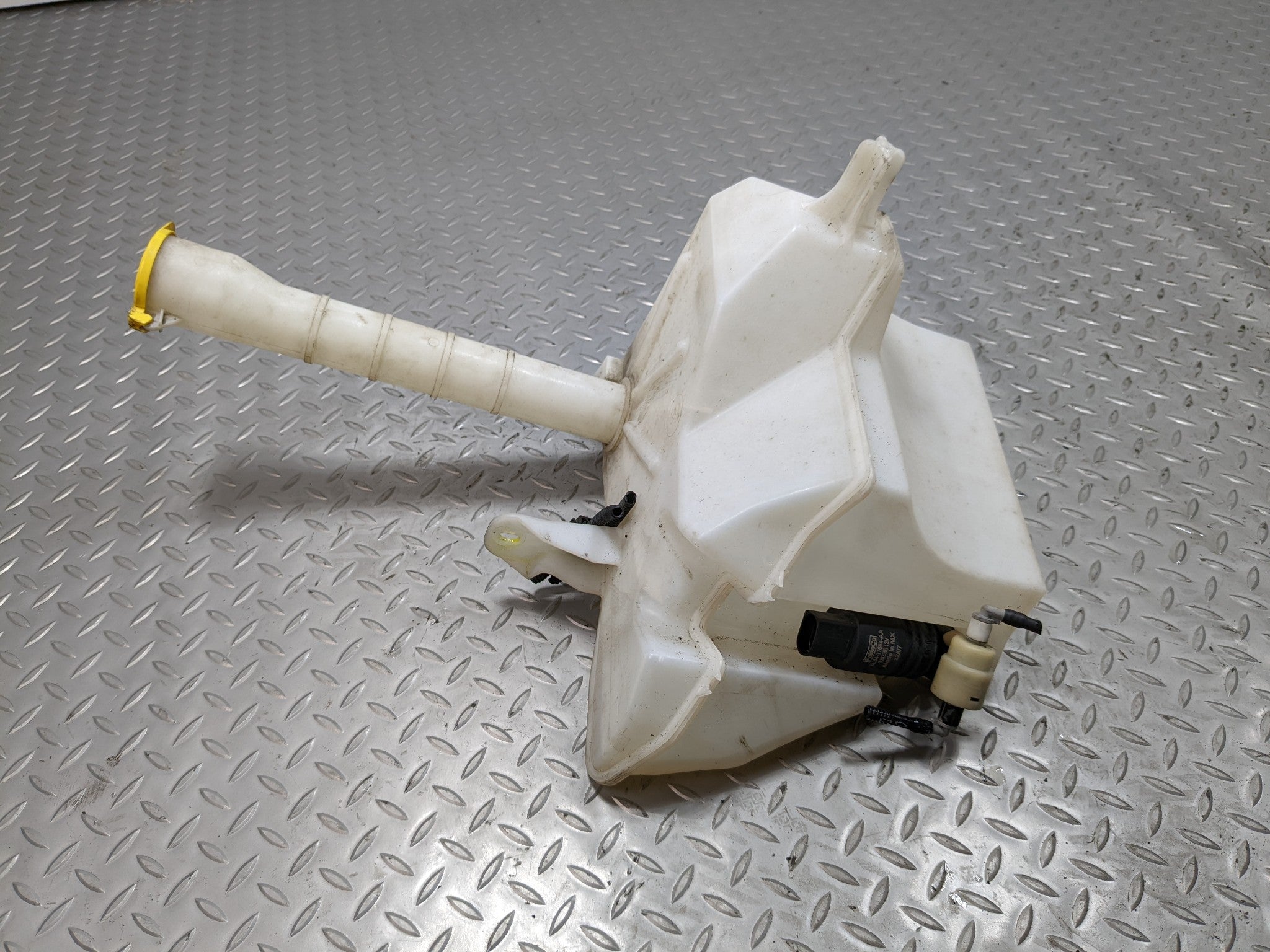 2008 - 2012 FORD ESCAPE OEM WINDSHIELD WASHER BOTTLE RESERVOIR TANK