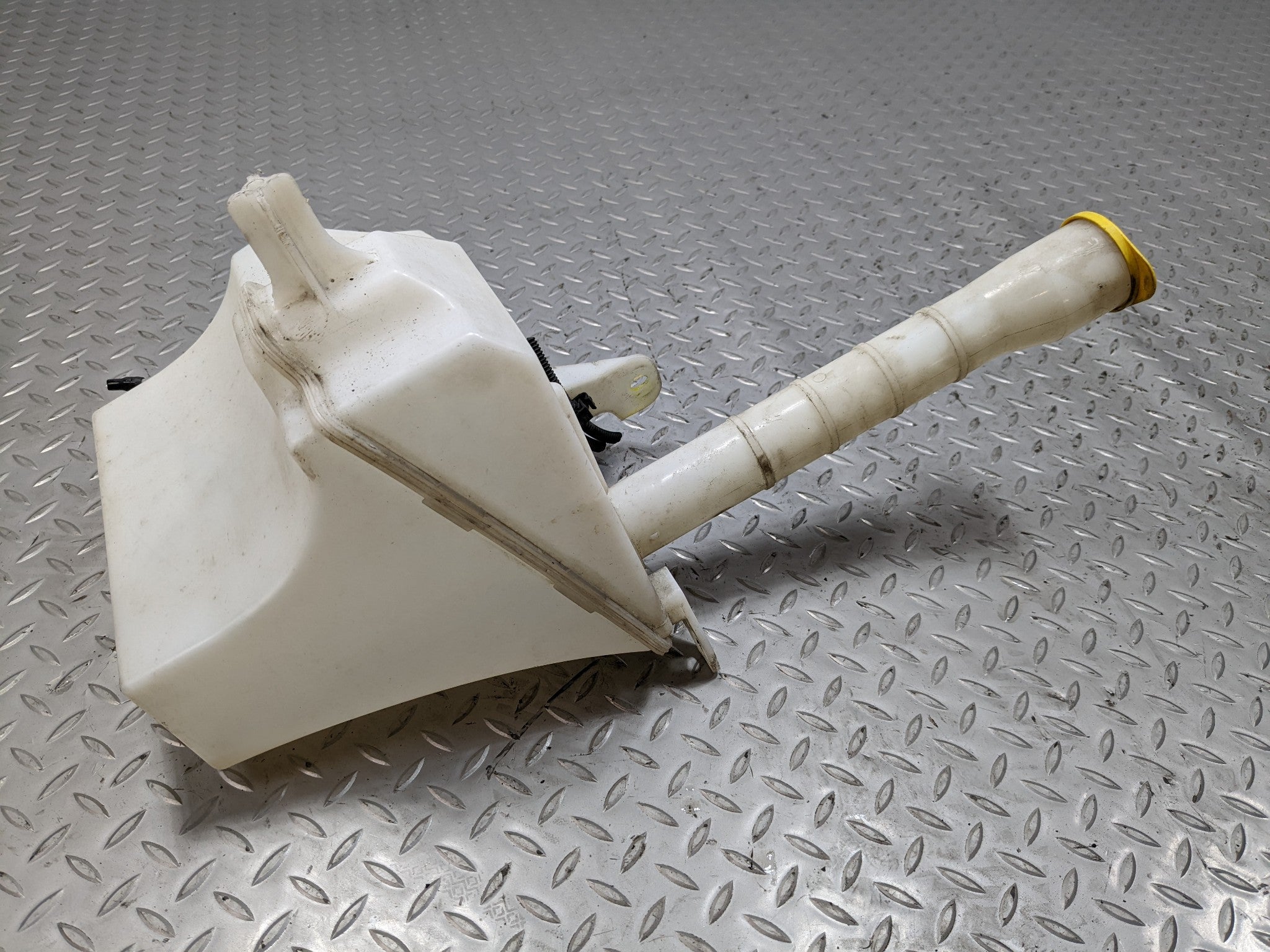 2008 - 2012 FORD ESCAPE OEM WINDSHIELD WASHER BOTTLE RESERVOIR TANK