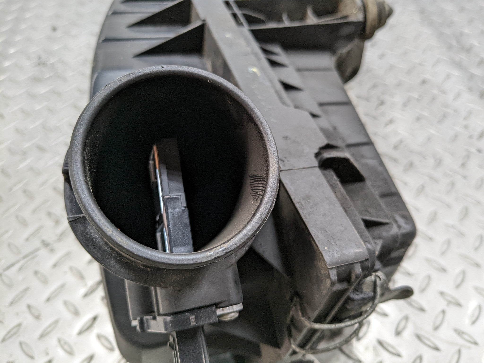 2008 - 2012 FORD ESCAPE OEM AIR CLEANER FILTER BOX ASSEMBLY 2.3L VIN H 8TH DIGIT