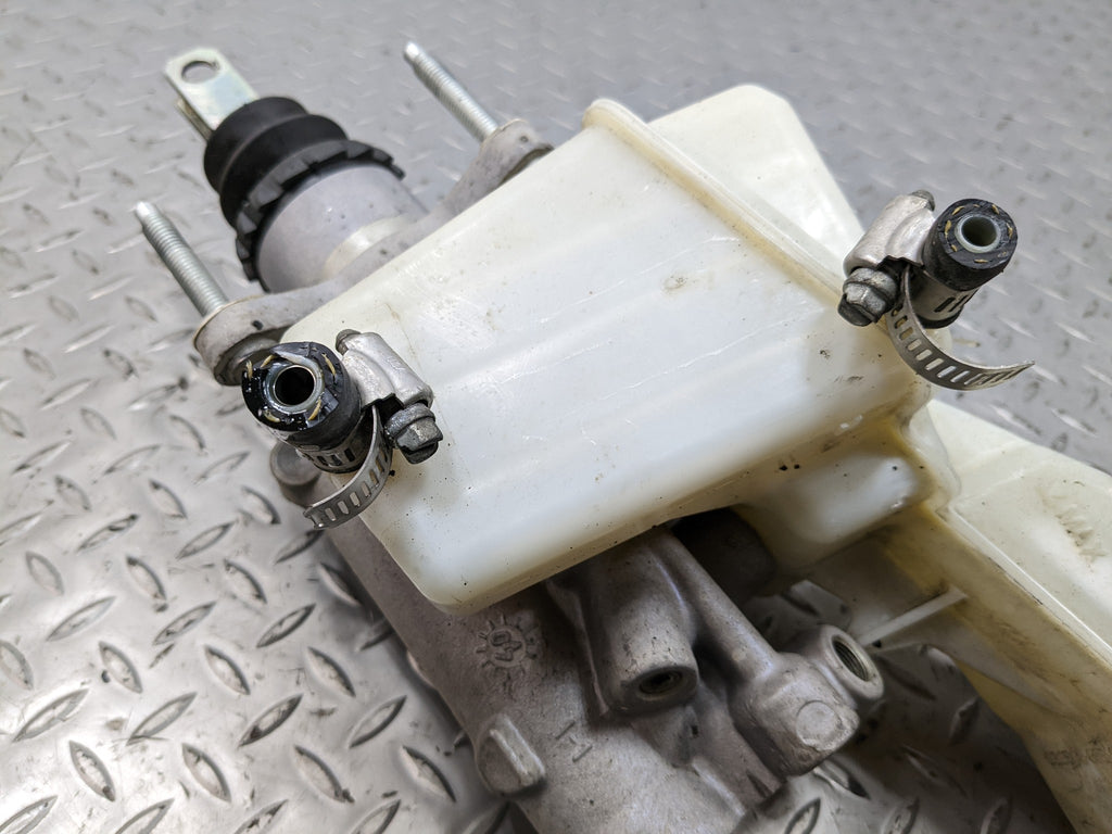 2008 - 2012 FORD ESCAPE OEM HYBRID BRAKE MASTER CYLINDER BOOSTER WITH RESERVOIR