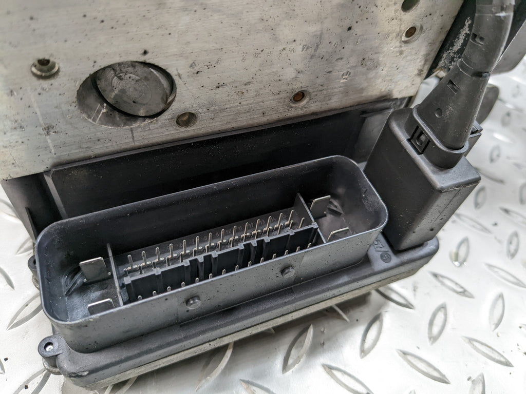 2008 - 2012 FORD ESCAPE OEM ABS PUMP BRAKE BOOSTER MODULE UNIT