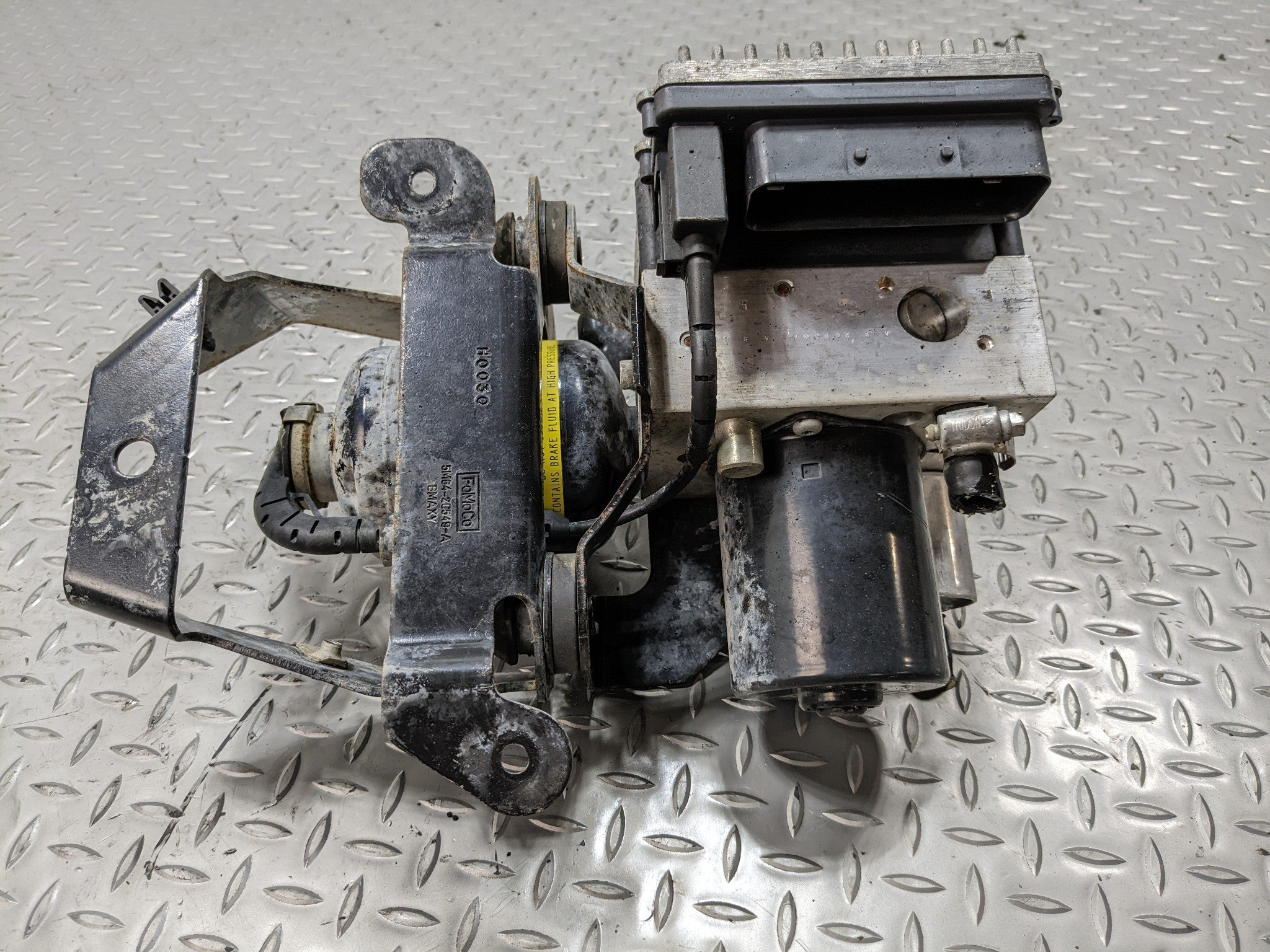 2008 - 2012 FORD ESCAPE OEM ABS PUMP BRAKE BOOSTER MODULE UNIT