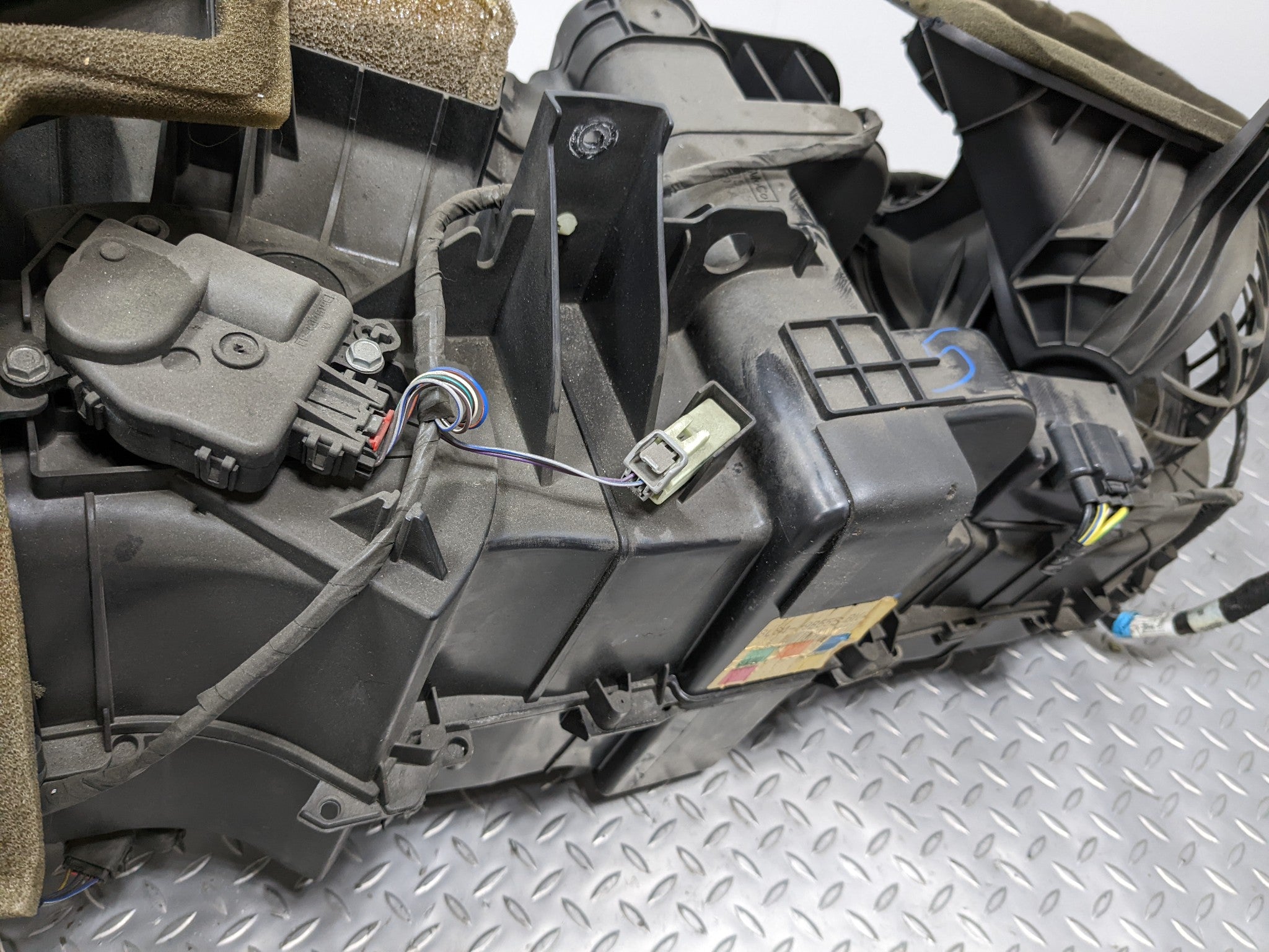 2008 - 2012 FORD ESCAPE OEM AC EVAPORATOR CORE AND CASE ASSEMBLY