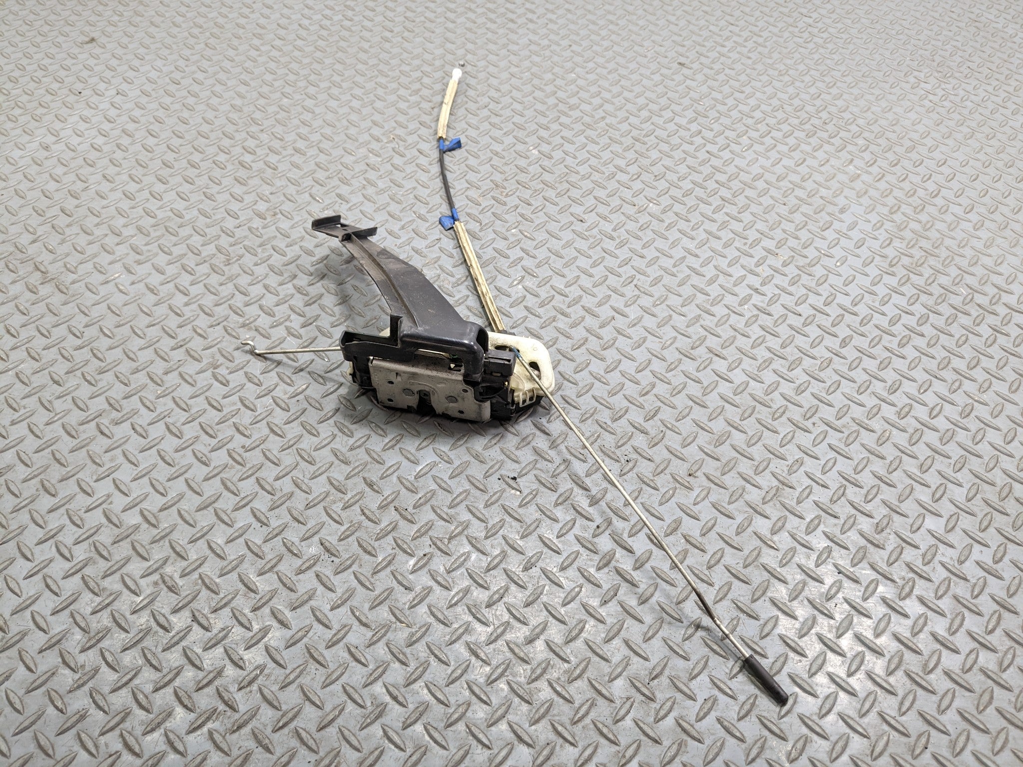 2008 - 2012 FORD ESCAPE OEM DOOR LATCH LOCK ACTUATOR FRONT RIGHT PASSENGER SIDE