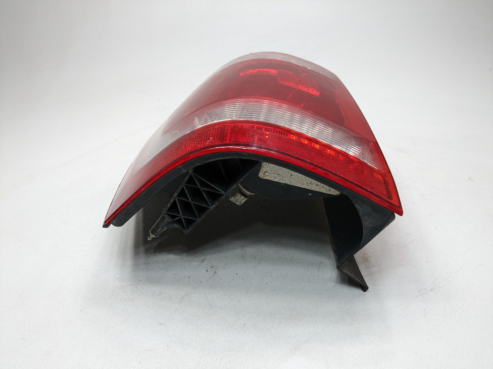 2008 - 2012 FORD ESCAPE OEM TAIL LIGHT ASSEMBLY REAR LEFT DRIVER SIDE