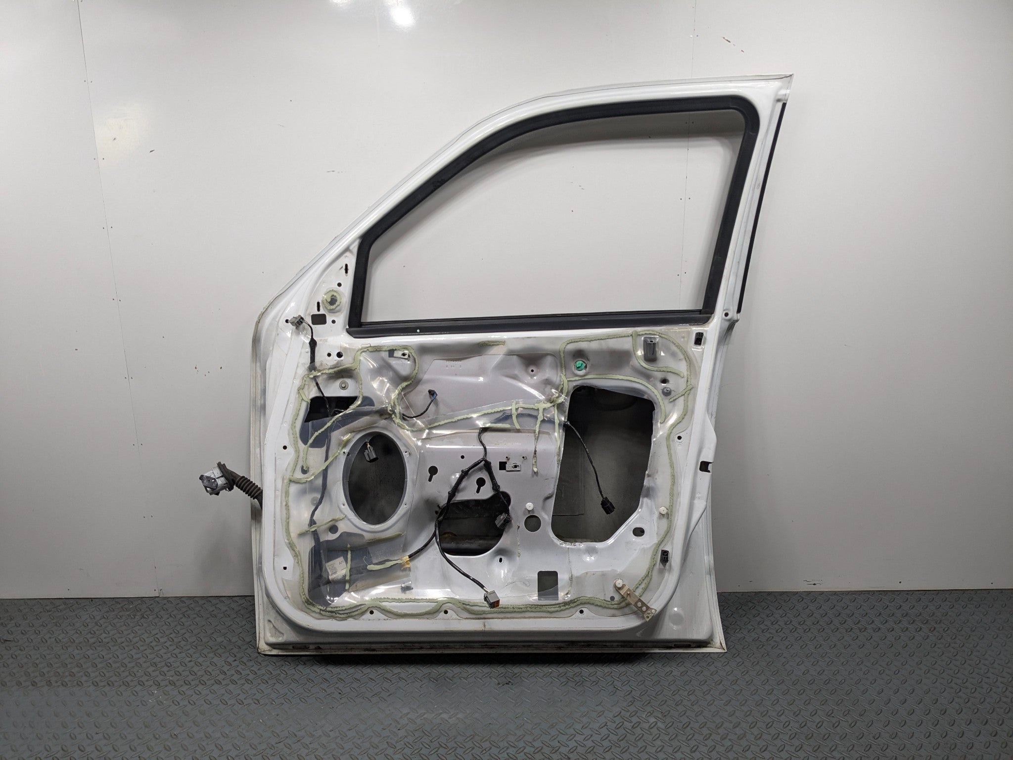 2008 - 2012 FORD ESCAPE OEM DOOR SHELL PANEL FRONT RIGHT PASSENGER SIDE WHITE