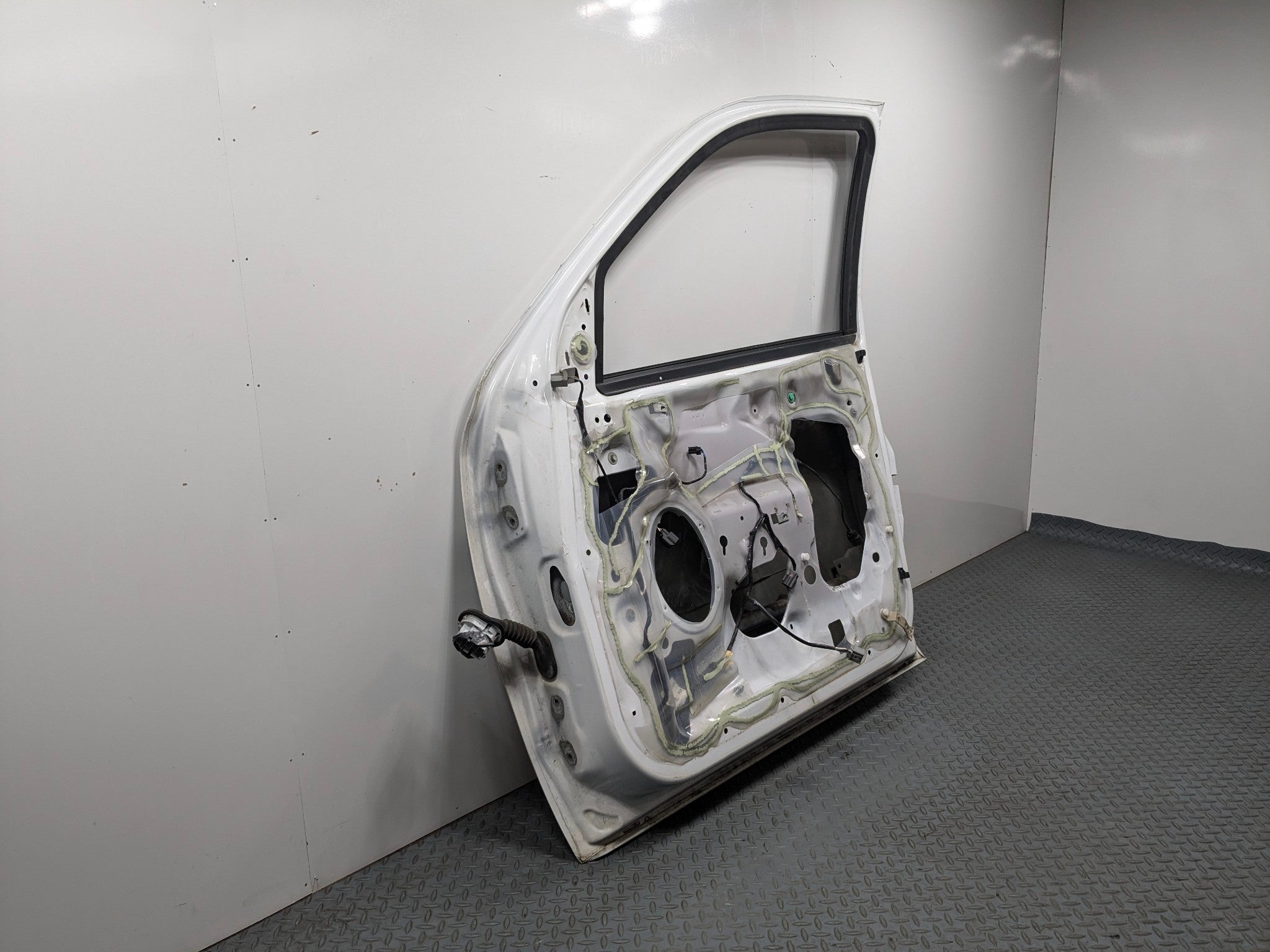 2008 - 2012 FORD ESCAPE OEM DOOR SHELL PANEL FRONT RIGHT PASSENGER SIDE WHITE