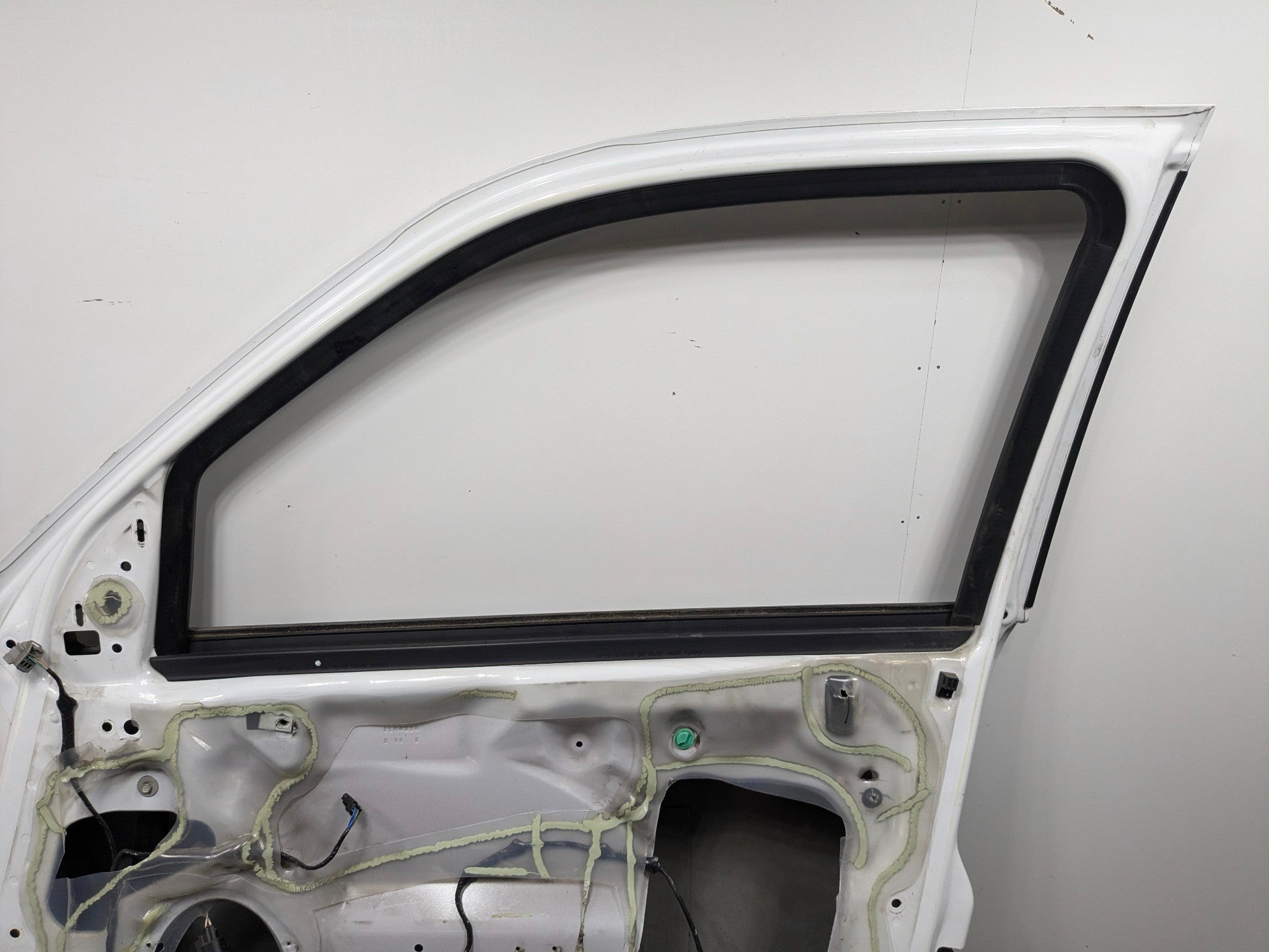 2008 - 2012 FORD ESCAPE OEM DOOR SHELL PANEL FRONT RIGHT PASSENGER SIDE WHITE