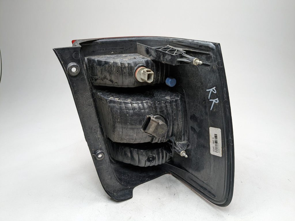 2008 - 2012 FORD ESCAPE OEM TAIL LIGHT ASSEMBLY REAR RIGHT PASSENGER SIDE