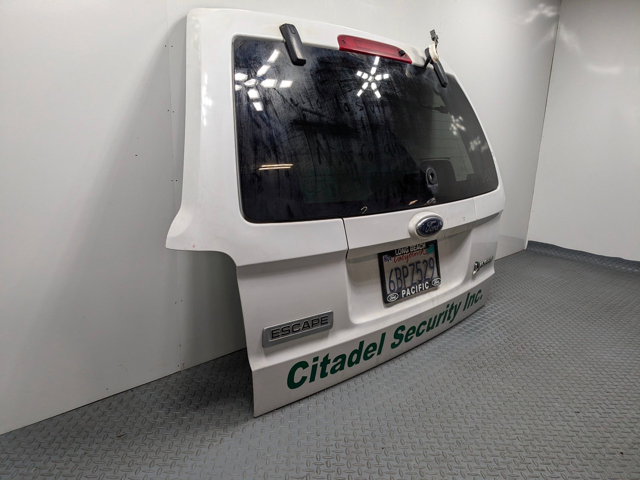 08 - 12 FORD ESCAPE OEM TAILGATE LIFTGATE SHELL PANEL WITH GLASS ASSEMBLY WHITE