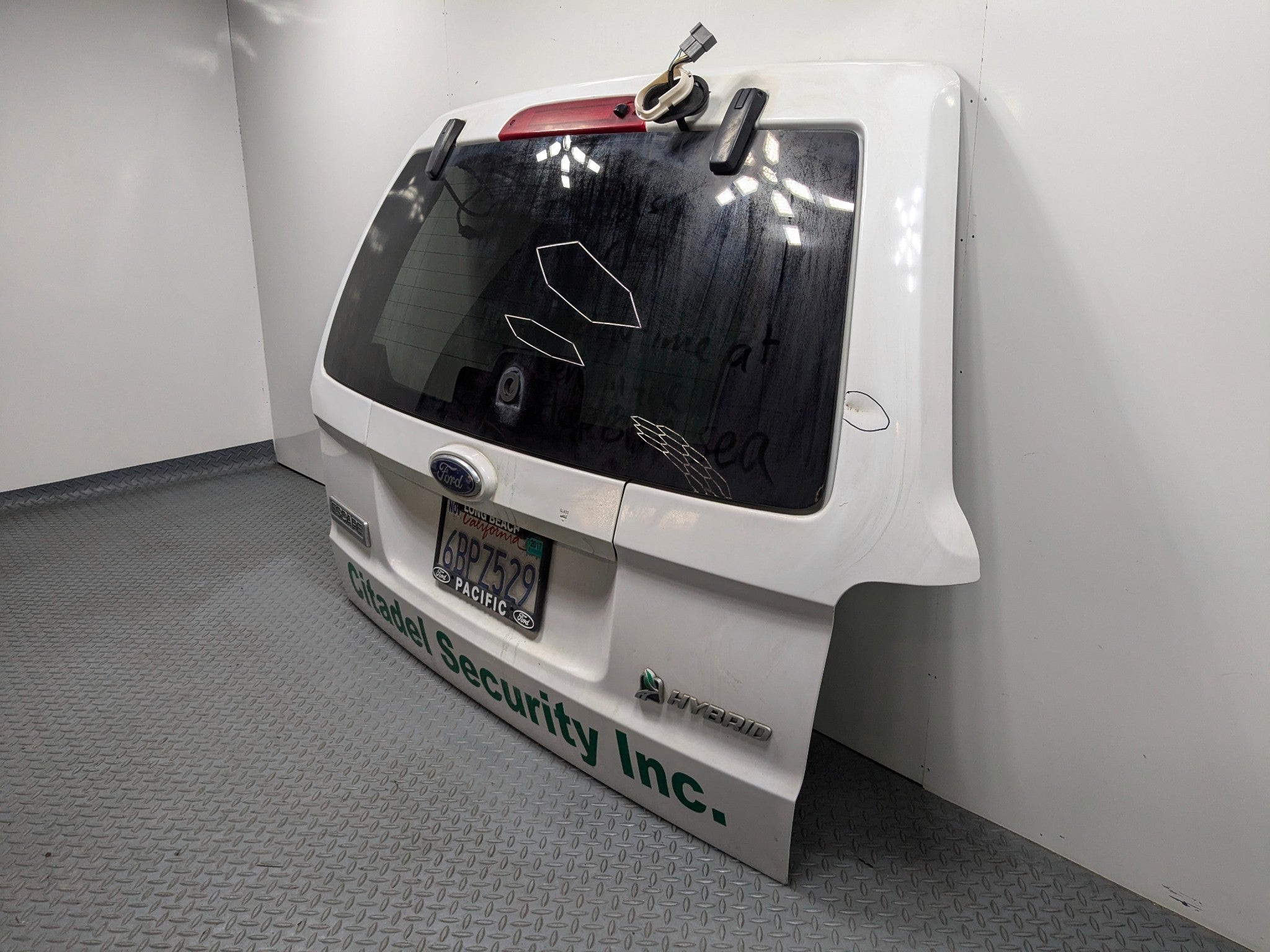 08 - 12 FORD ESCAPE OEM TAILGATE LIFTGATE SHELL PANEL WITH GLASS ASSEMBLY WHITE