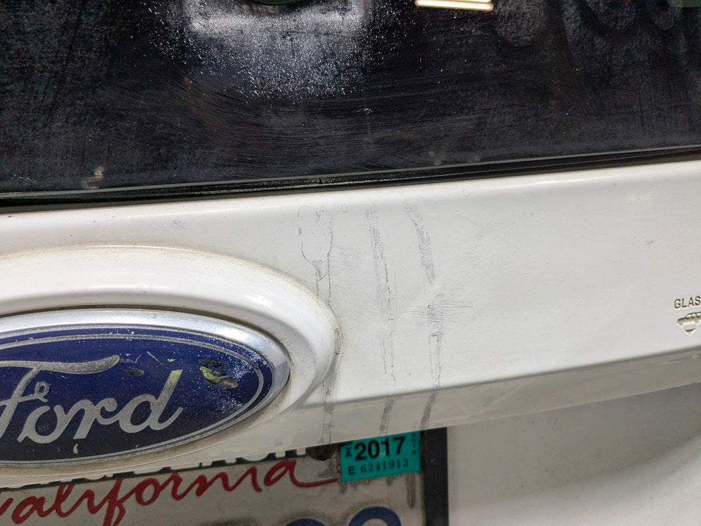 08 - 12 FORD ESCAPE OEM TAILGATE LIFTGATE SHELL PANEL WITH GLASS ASSEMBLY WHITE