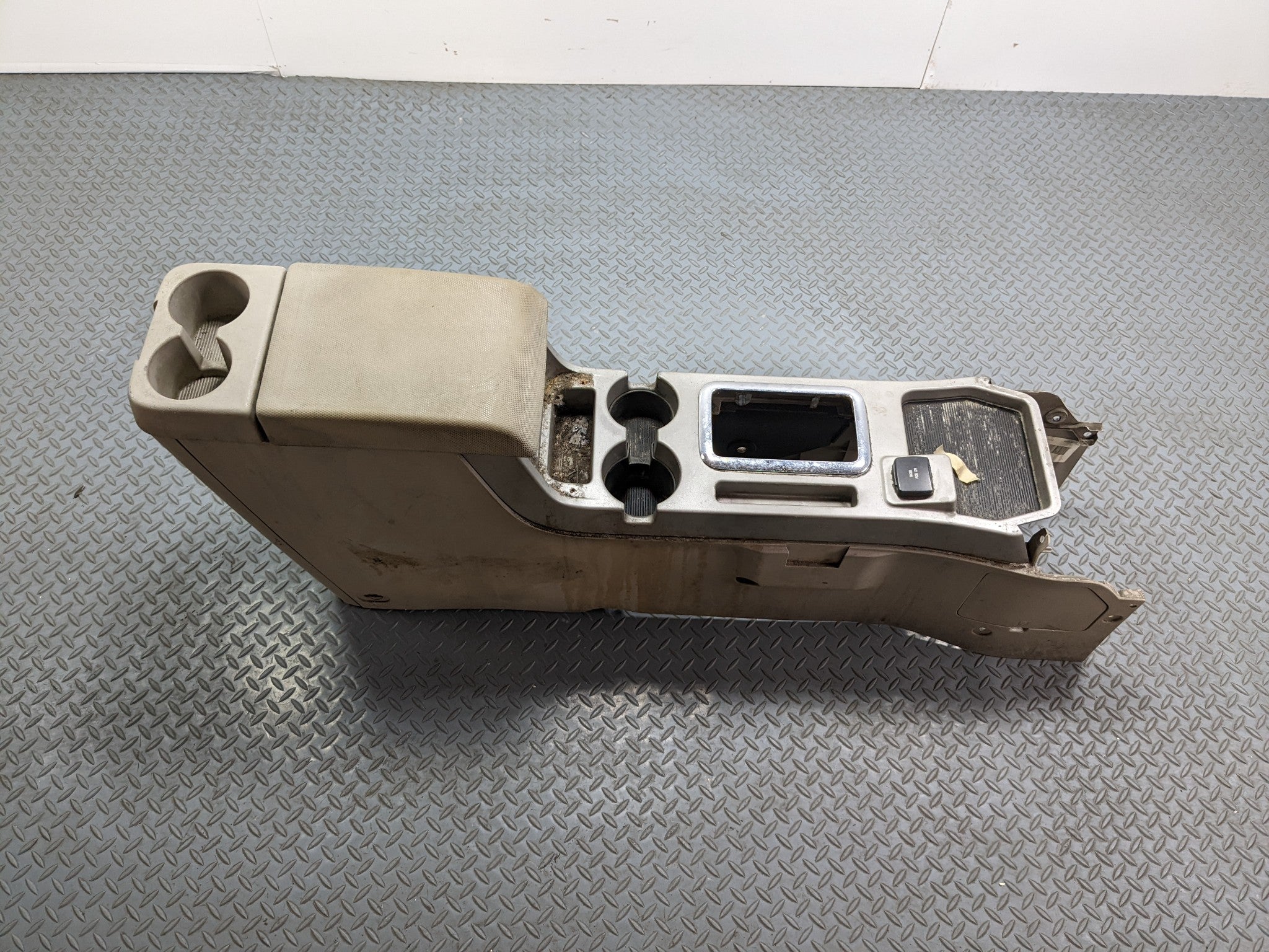 2008 - 2012 FORD ESCAPE OEM FRONT CENTER CONSOLE ARMREST STORAGE COMPARTMENT