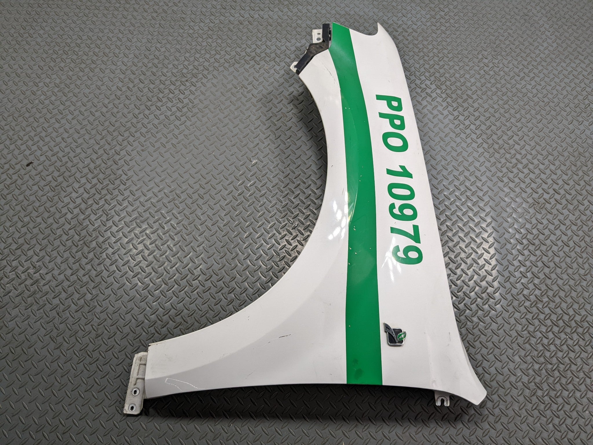 2008 - 2012 FORD ESCAPE OEM FENDER COVER PANEL FRONT LEFT DRIVER SIDE