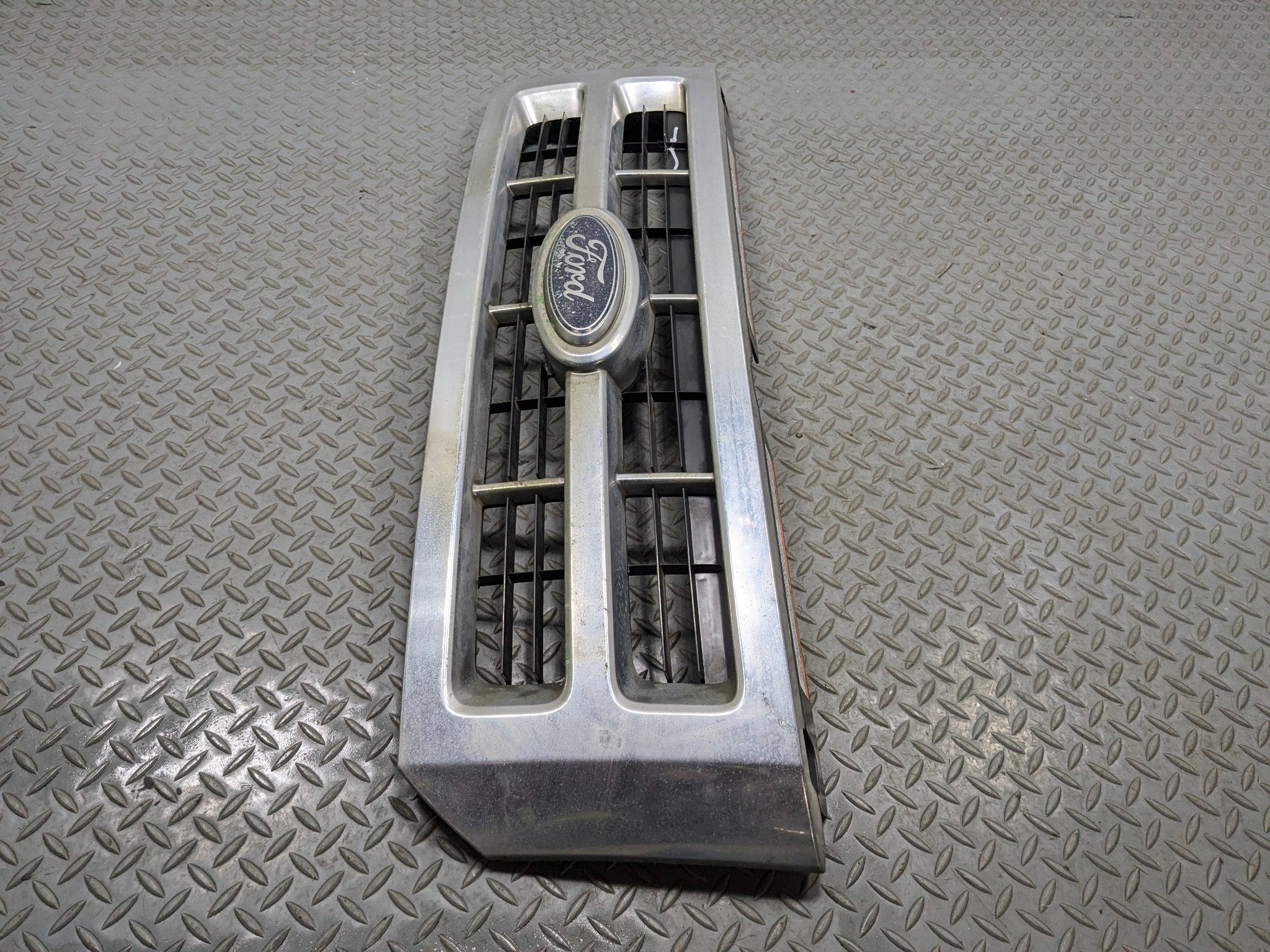 2008 - 2012 FORD ESCAPE OEM GRILLE WITH EMBLEM FRONT CENTER UPPER BUMPER