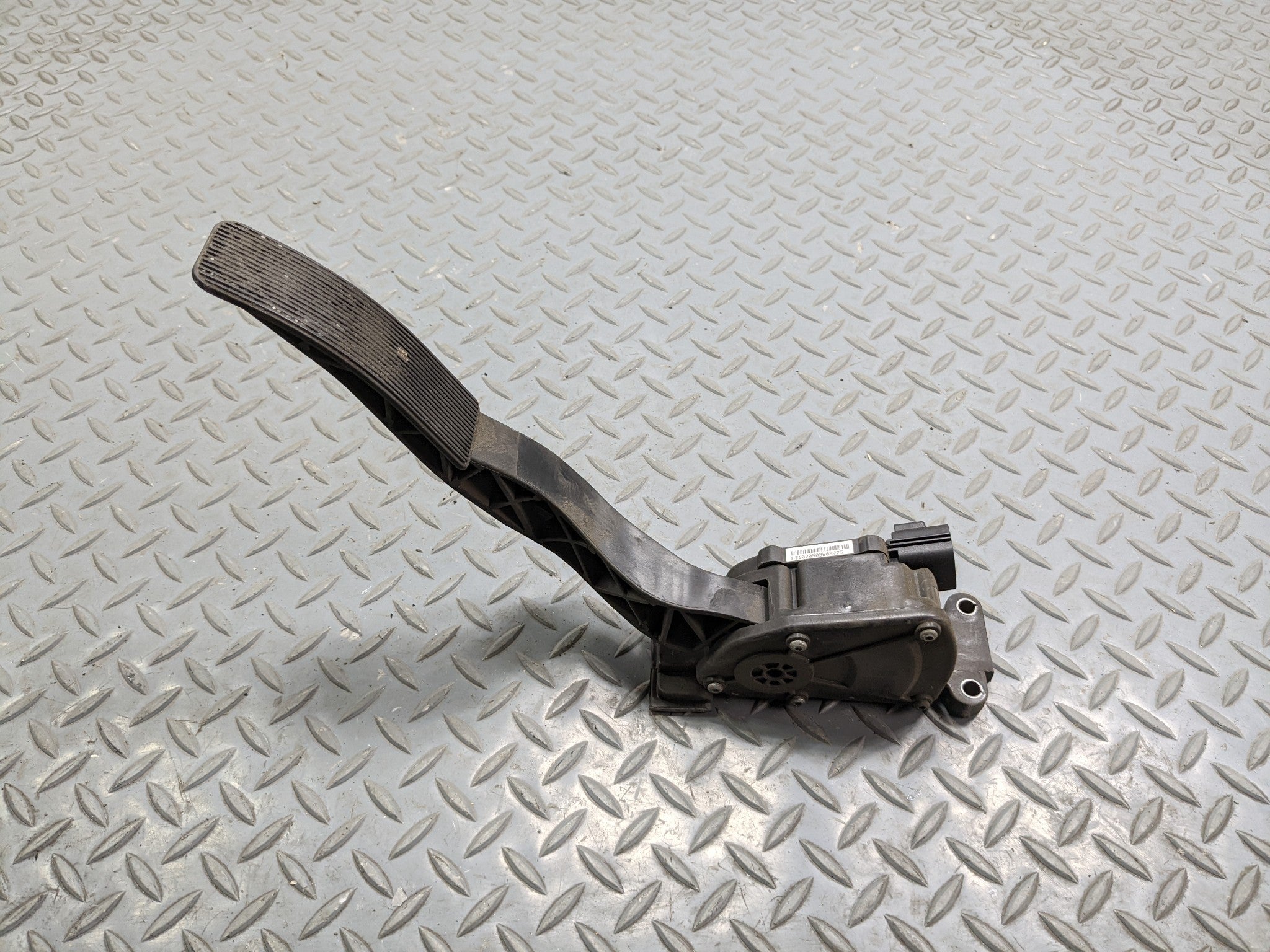 2008 - 2012 FORD ESCAPE OEM GAS THROTTLE ACCELERATOR PEDAL BLACK WITH SENSOR