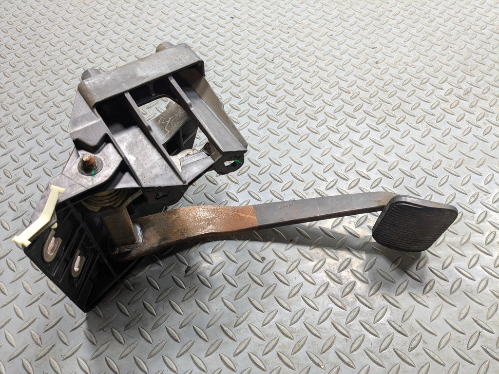 2008 - 2012 FORD ESCAPE OEM FOOT STEP BRAKE PEDAL WITH BRACKET ASSEMBLY