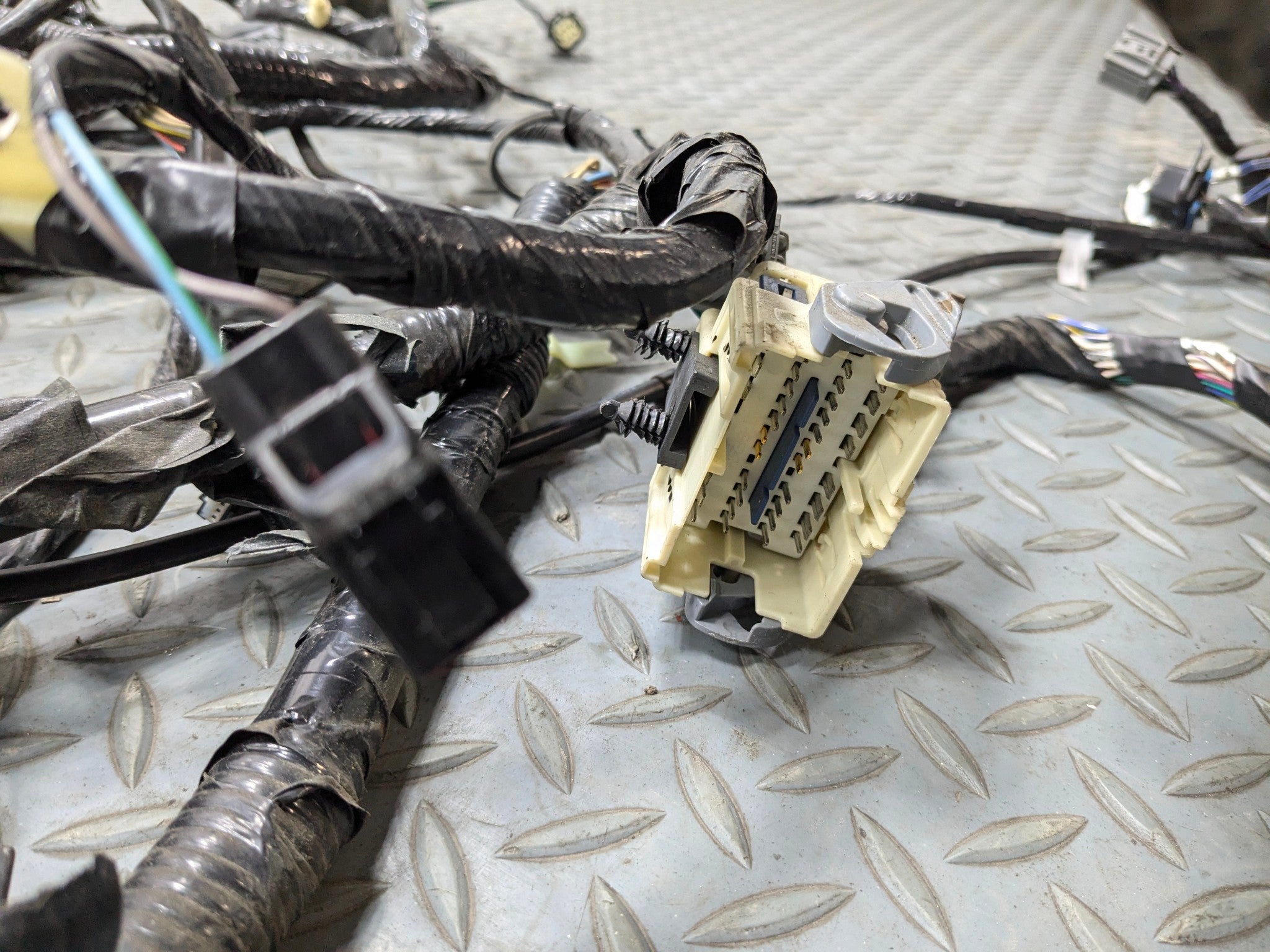 08 - 12 FORD ESCAPE OEM INTERIOR BODY WIRE WIRING HARNESS CABLE AND CONNECTOR