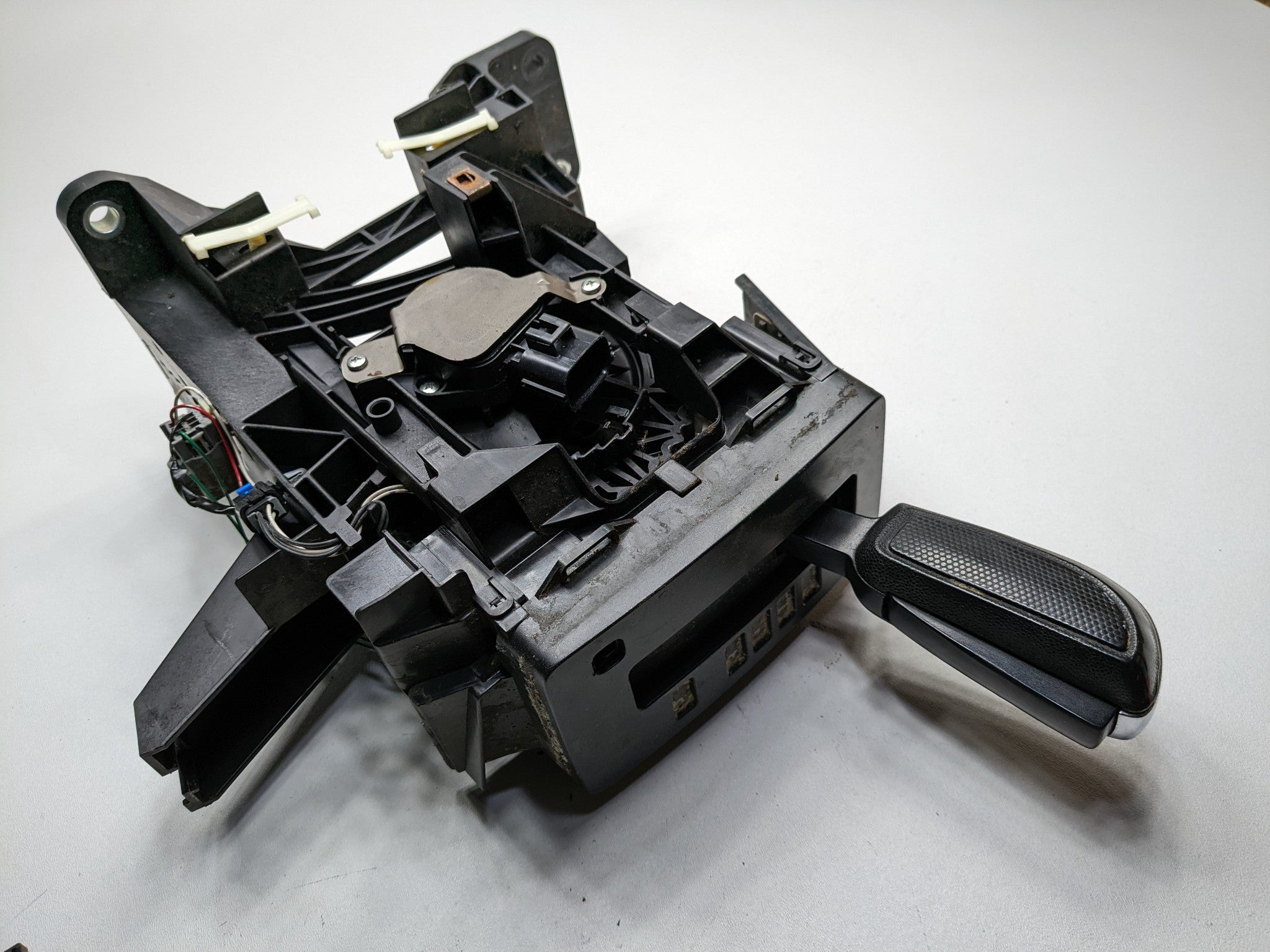 2008 - 2012 FORD ESCAPE OEM AUTOMATIC FLOOR GEAR SHIFTER LEVER ASSEMBLY