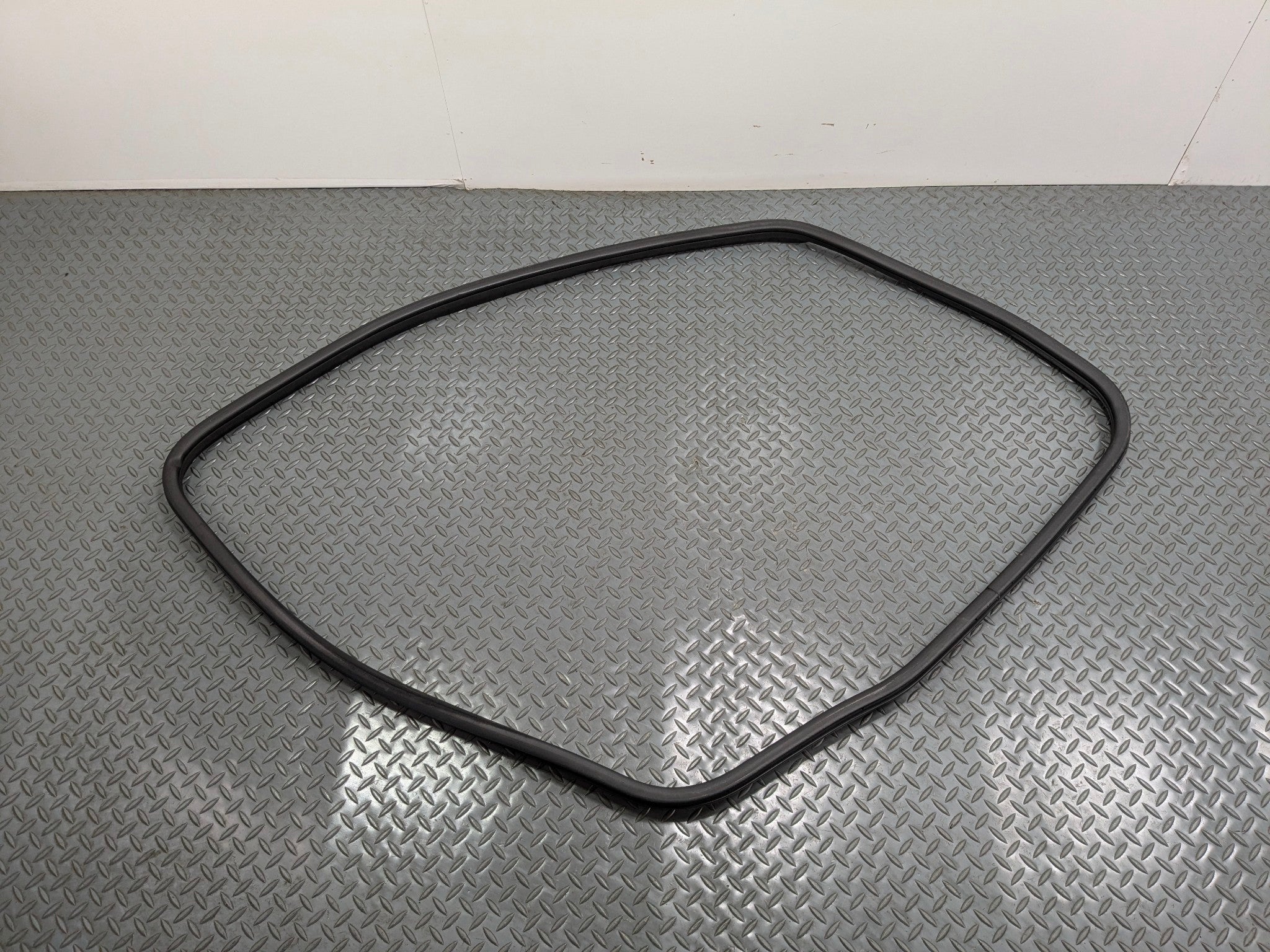 2005 - 2007 CADILLAC CTS OEM DOOR SEAL WEATHER STRIPPING RUBBER FRONT RIGHT SIDE