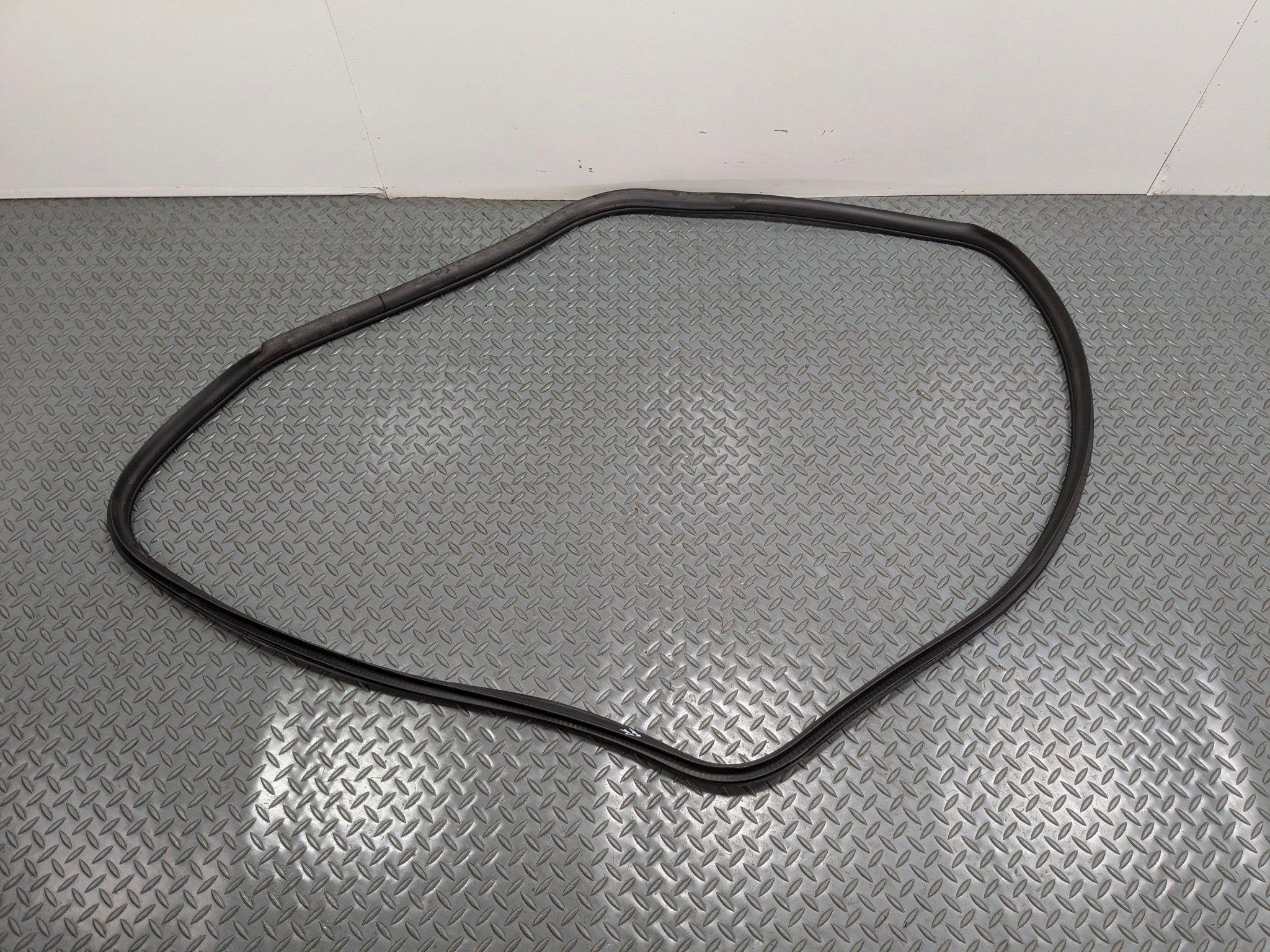 2005 - 2007 CADILLAC CTS OEM DOOR SEAL WEATHER STRIPPING RUBBER FRONT RIGHT SIDE