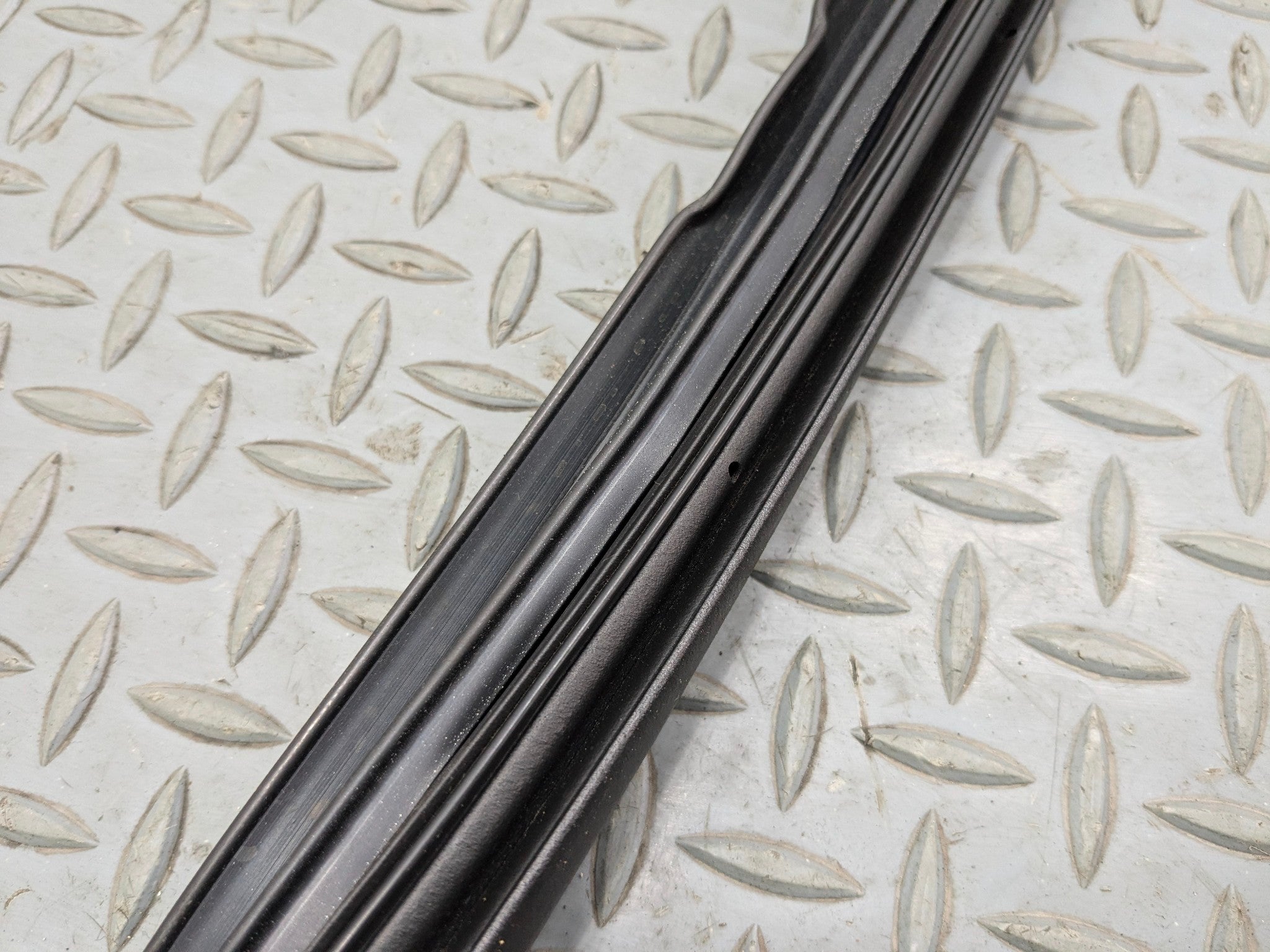 2005 - 2007 CADILLAC CTS OEM DOOR SEAL WEATHER STRIPPING RUBBER REAR RIGHT SIDE