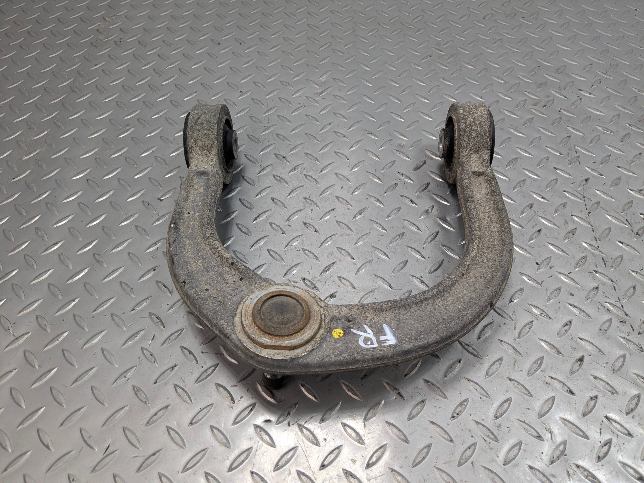 2005 - 2007 CADILLAC CTS OEM UPPER CONTROL ARM FRONT RIGHT PASSENGER SIDE