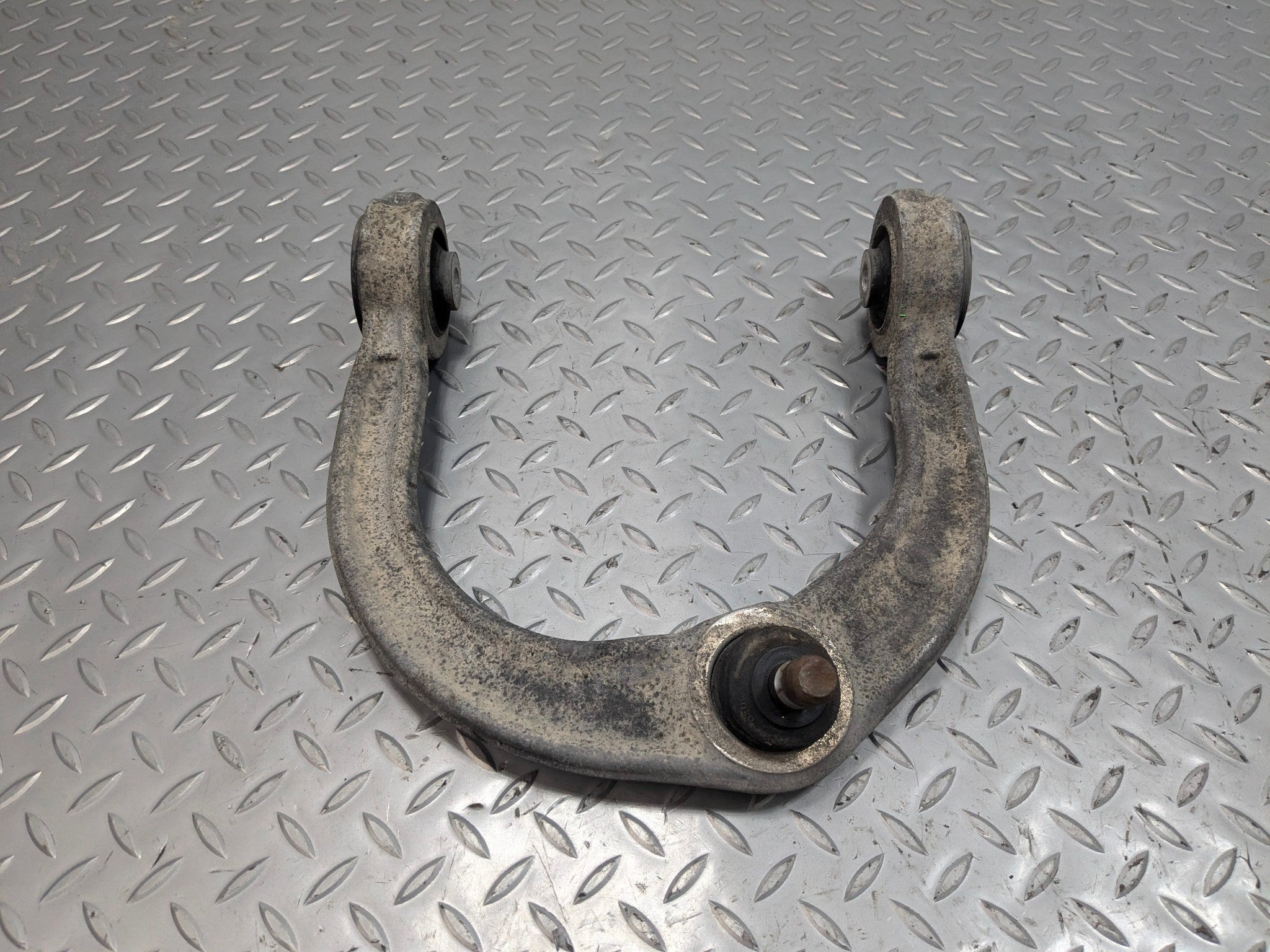 2005 - 2007 CADILLAC CTS OEM UPPER CONTROL ARM FRONT RIGHT PASSENGER SIDE