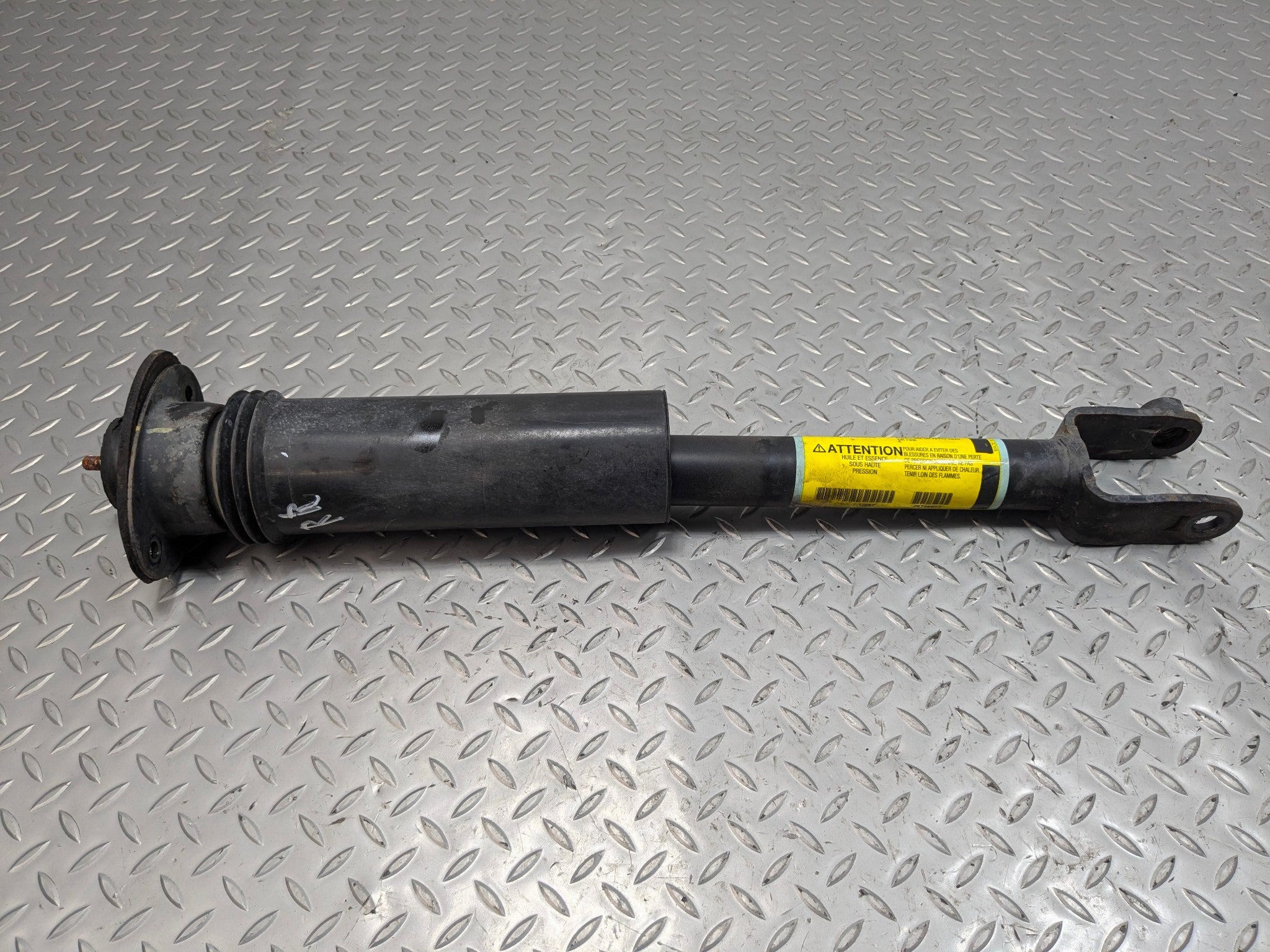 2005 - 2007 CADILLAC CTS OEM SHOCK ABSORBER STRUT  REAR RIGHT PASSENGER SIDE