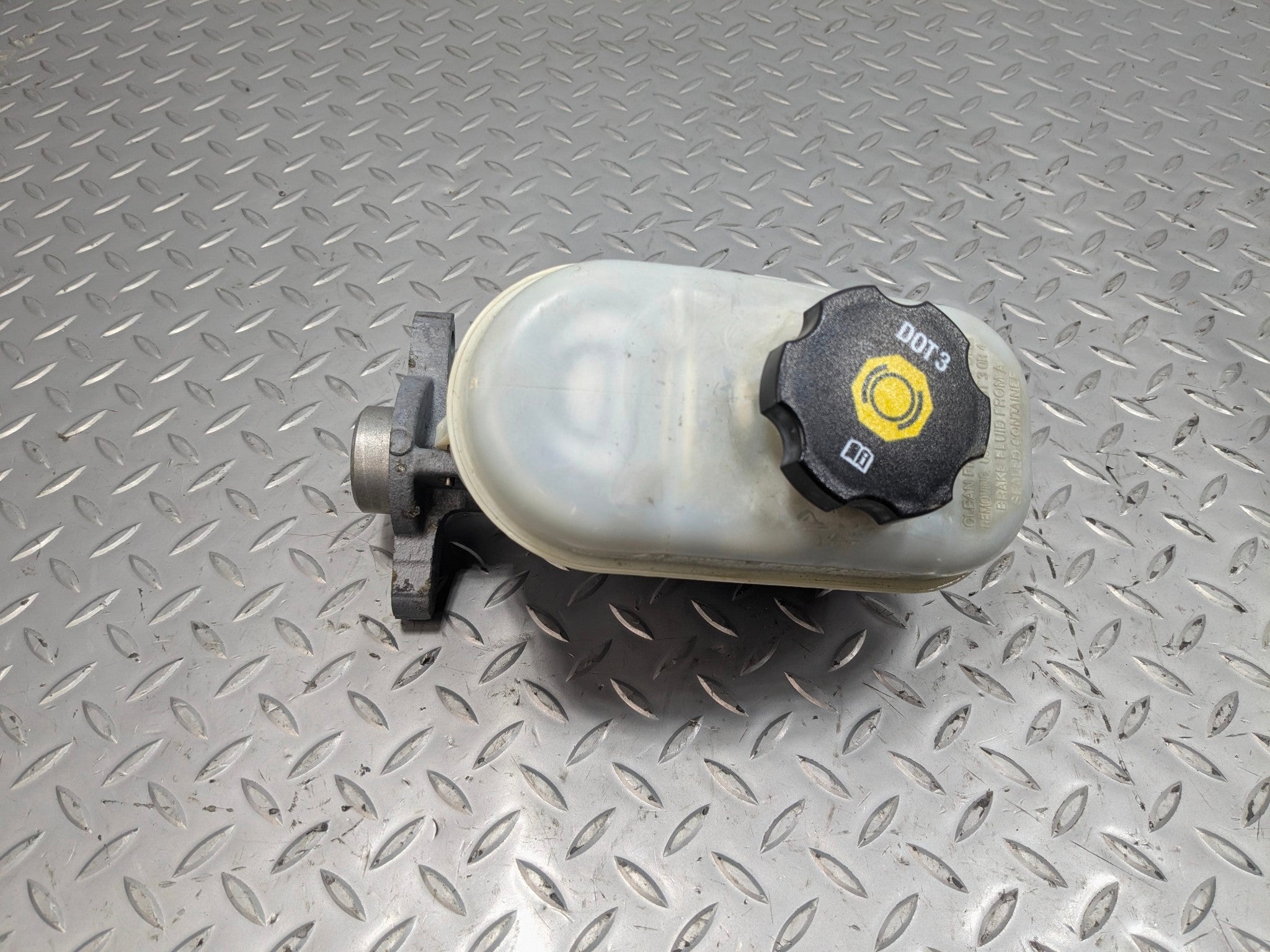2005 - 2007 CADILLAC CTS OEM BRAKE MASTER CYLINDER WITH RESERVOIR ASSEMBLY