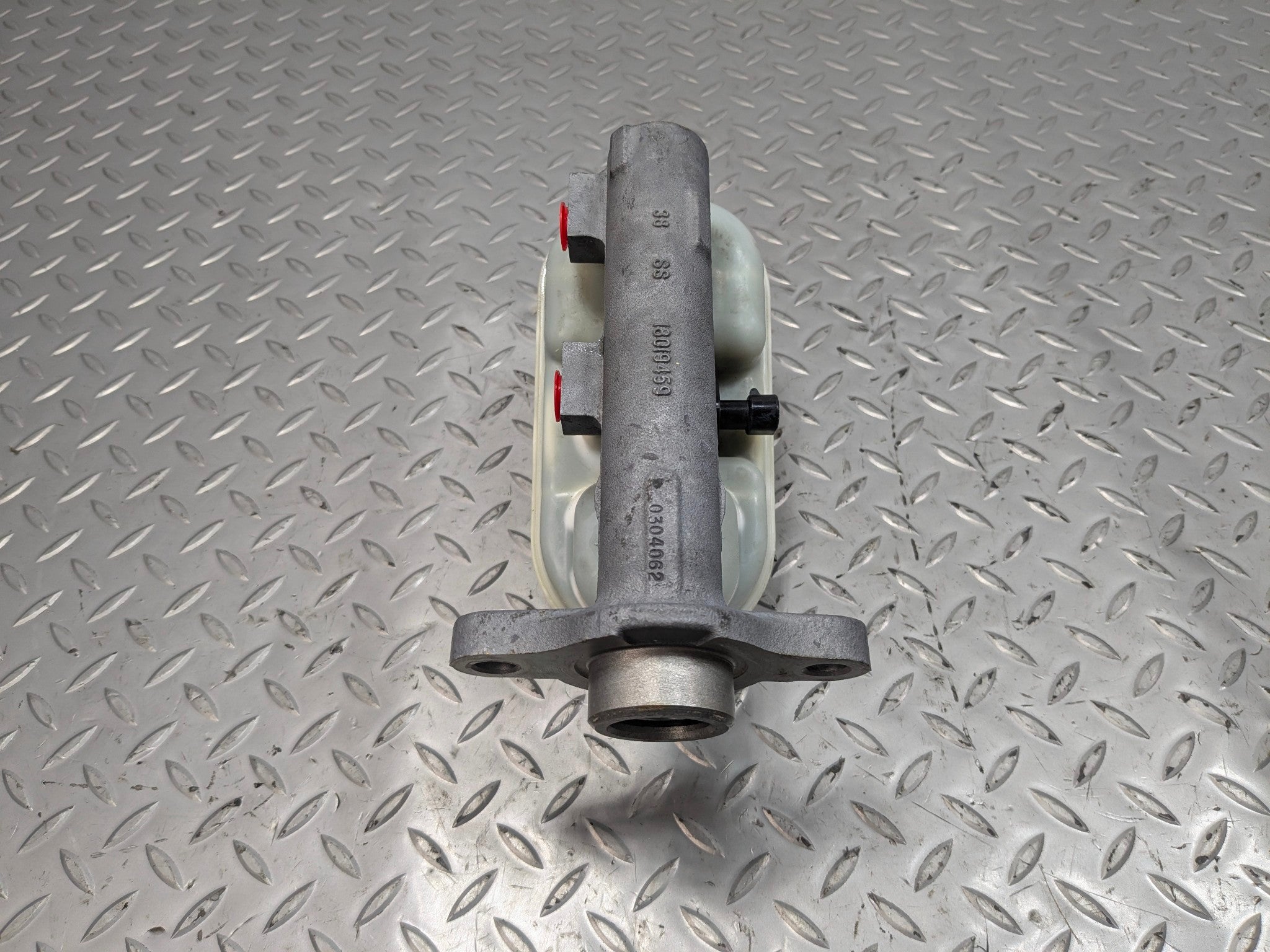 2005 - 2007 CADILLAC CTS OEM BRAKE MASTER CYLINDER WITH RESERVOIR ASSEMBLY
