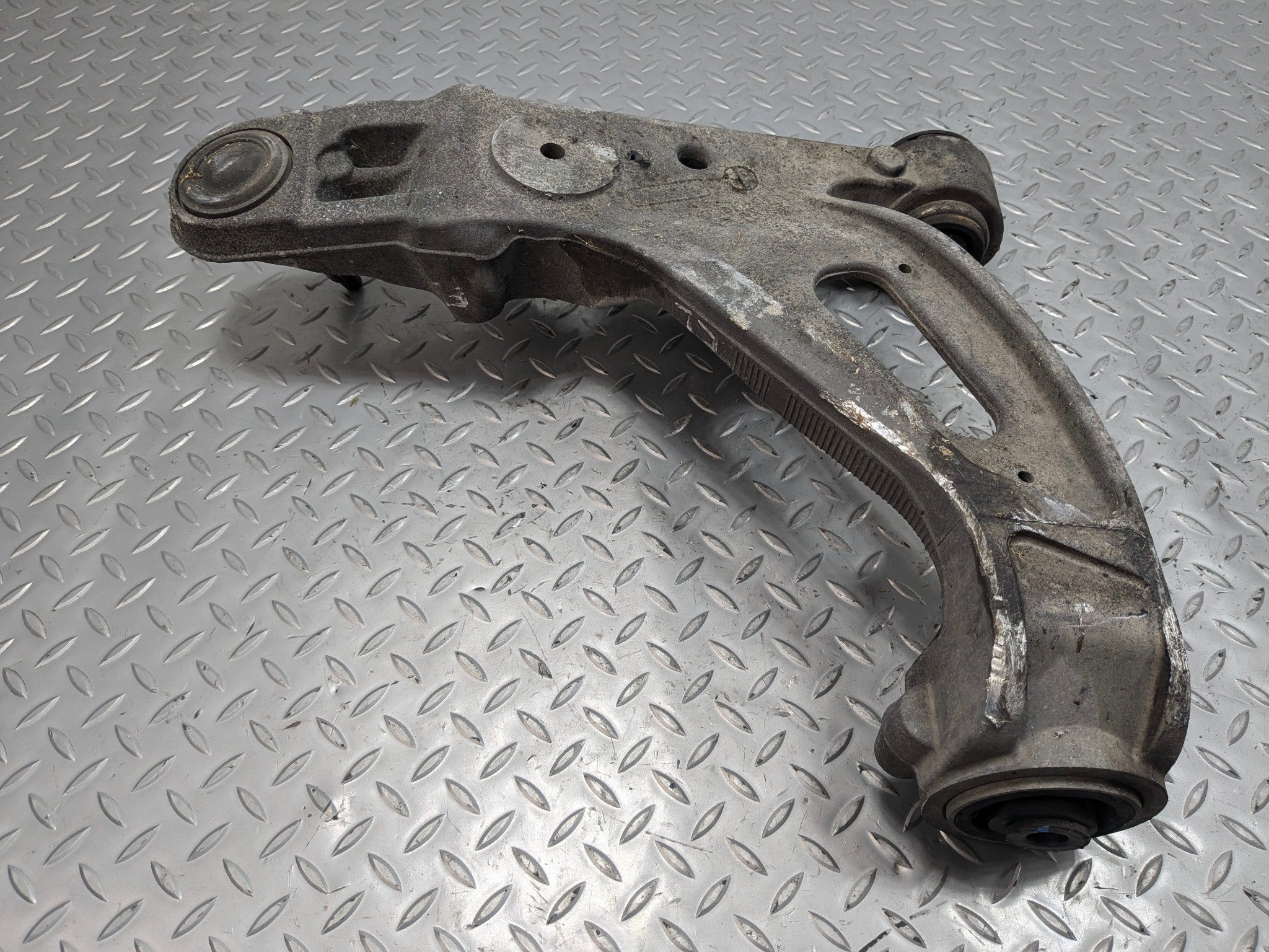 2005 - 2007 CADILLAC CTS OEM LOWER CONTROL ARM FRONT LEFT DRIVER SIDE