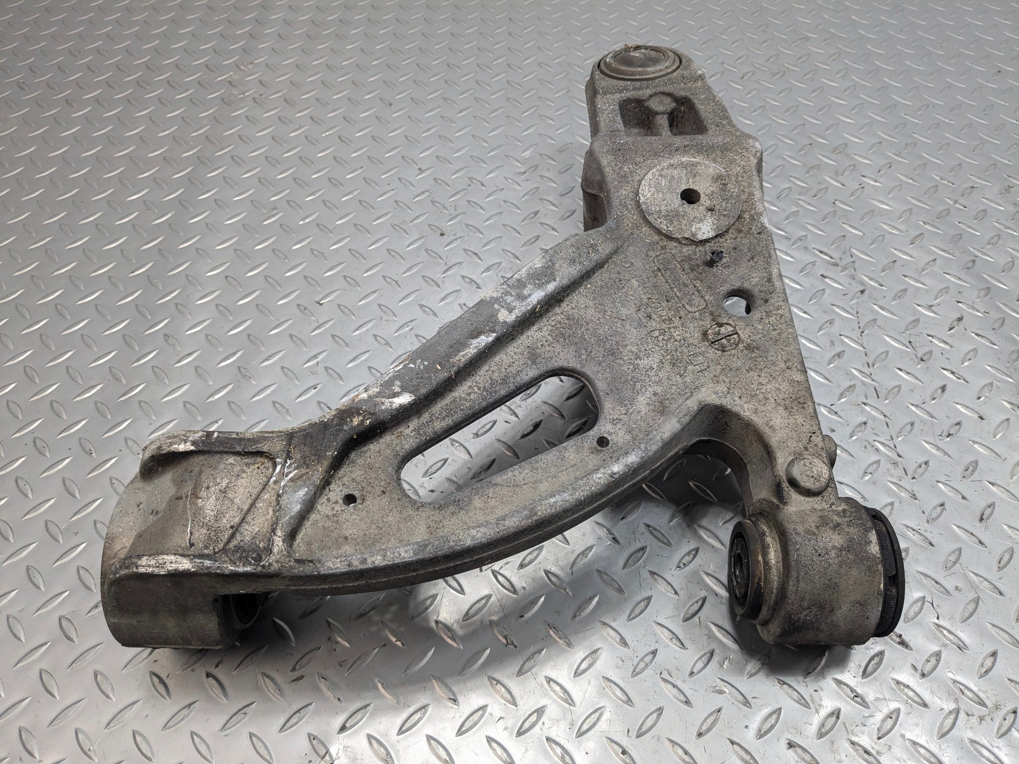 2005 - 2007 CADILLAC CTS OEM LOWER CONTROL ARM FRONT LEFT DRIVER SIDE