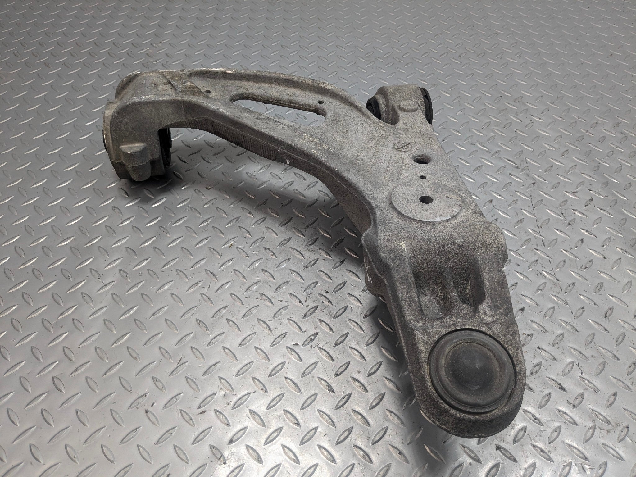 2005 - 2007 CADILLAC CTS OEM LOWER CONTROL ARM FRONT RIGHT PASSENGER SIDE