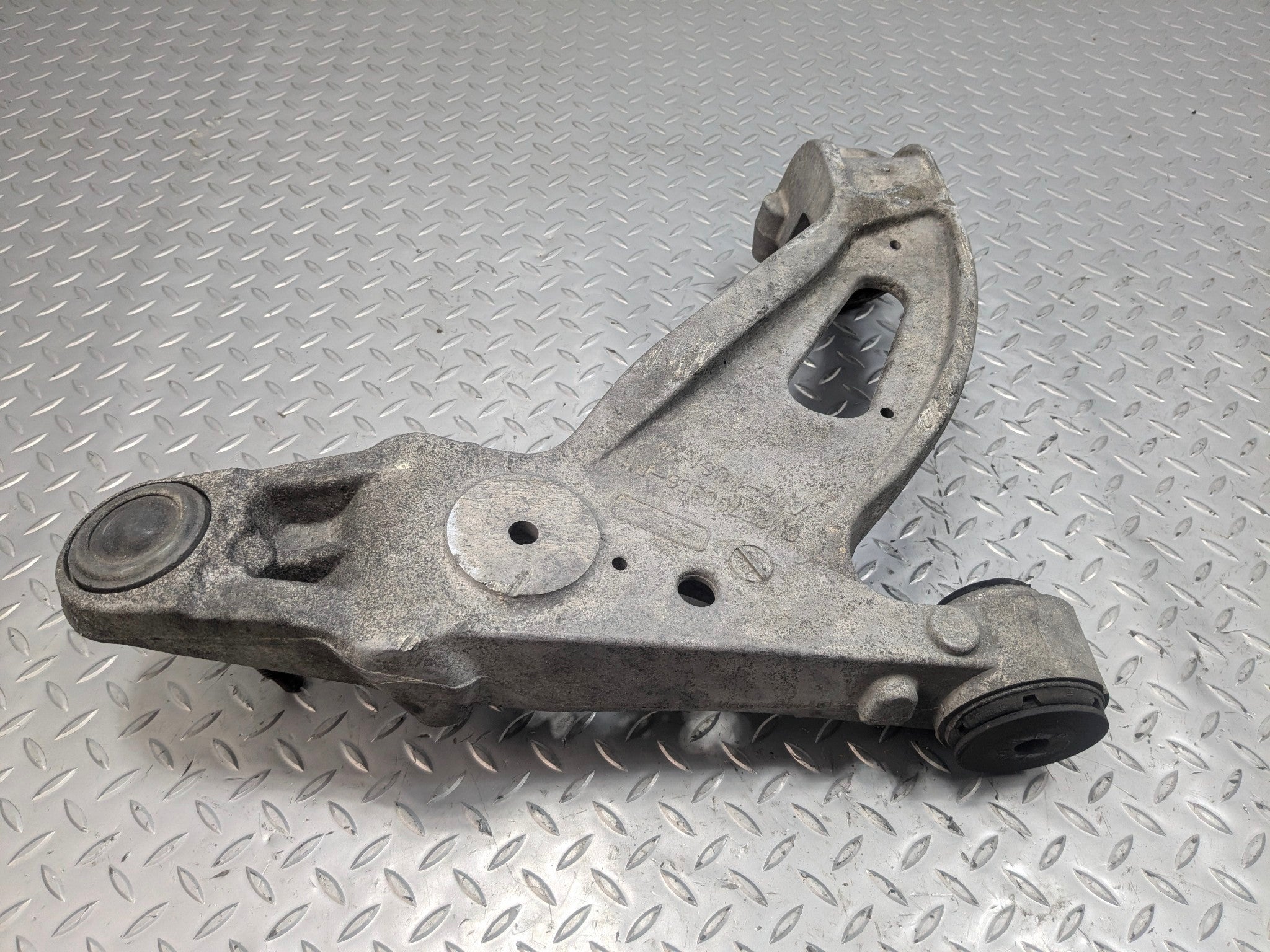 2005 - 2007 CADILLAC CTS OEM LOWER CONTROL ARM FRONT RIGHT PASSENGER SIDE