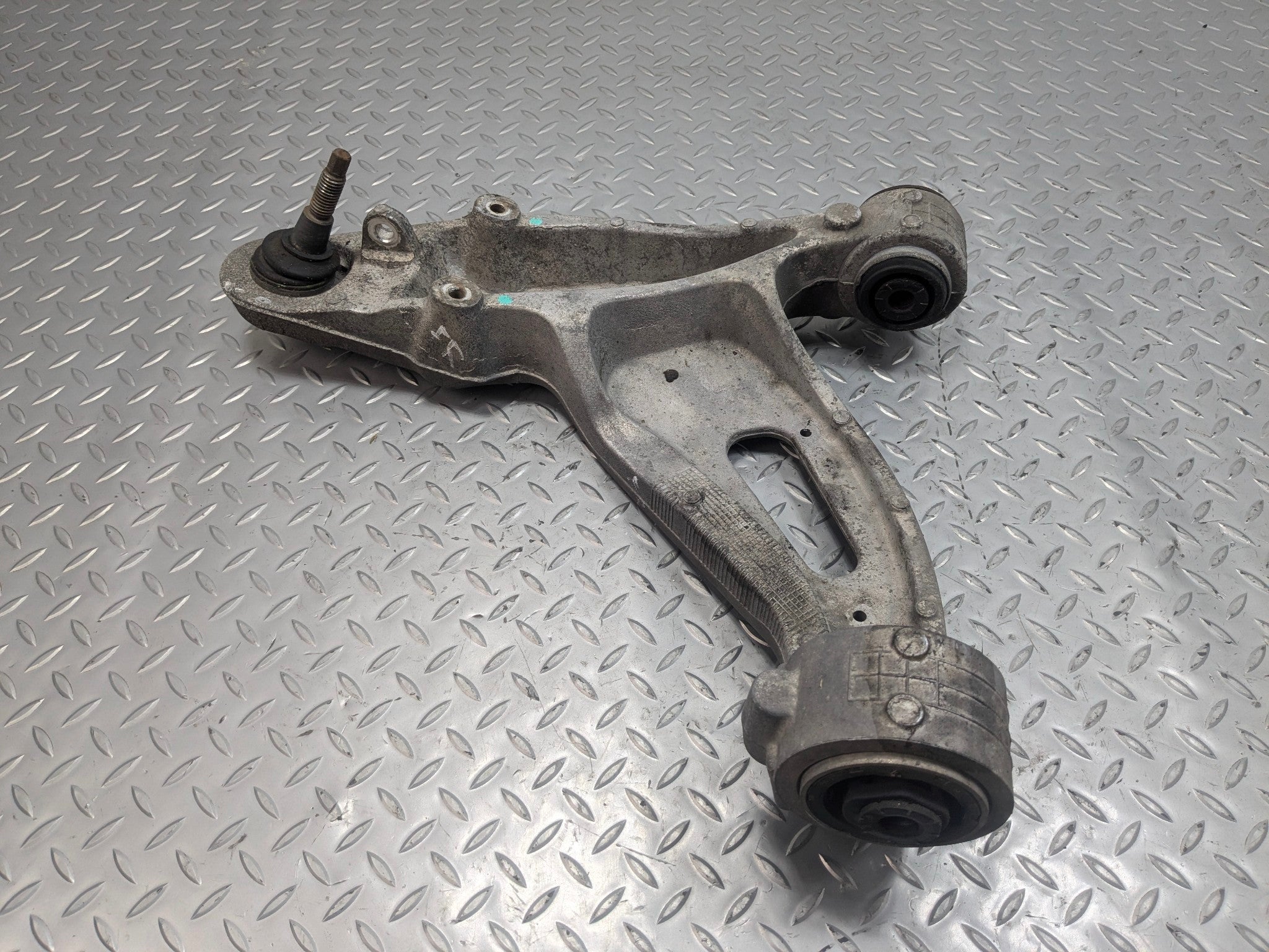 2005 - 2007 CADILLAC CTS OEM LOWER CONTROL ARM FRONT RIGHT PASSENGER SIDE