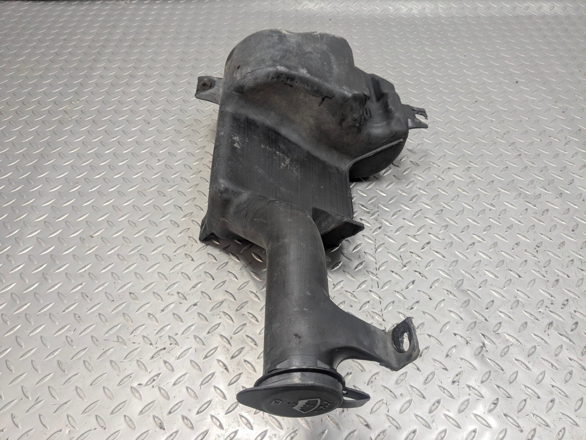 2005 - 2007 CADILLAC CTS OEM WINDSHIELD WASHER RESERVOIR BOTTLE TANK