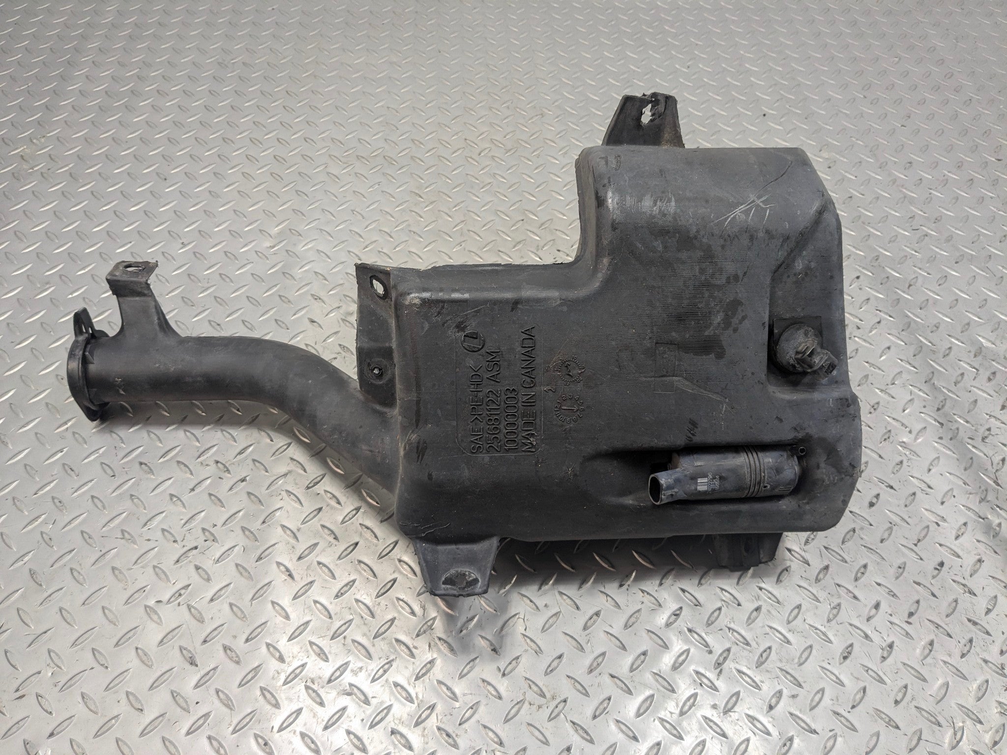 2005 - 2007 CADILLAC CTS OEM WINDSHIELD WASHER RESERVOIR BOTTLE TANK