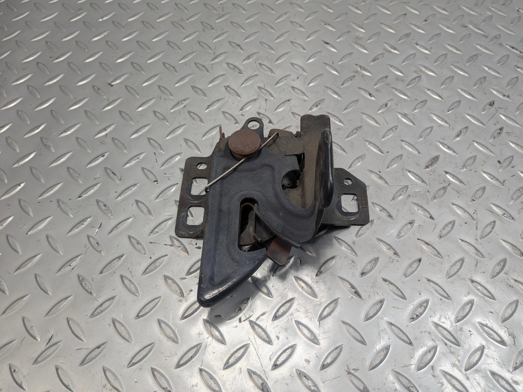 2005 - 2007 CADILLAC CTS OEM HOOD LATCH LOCK RELEASE ACTUATOR ASSEMBLY FRONT